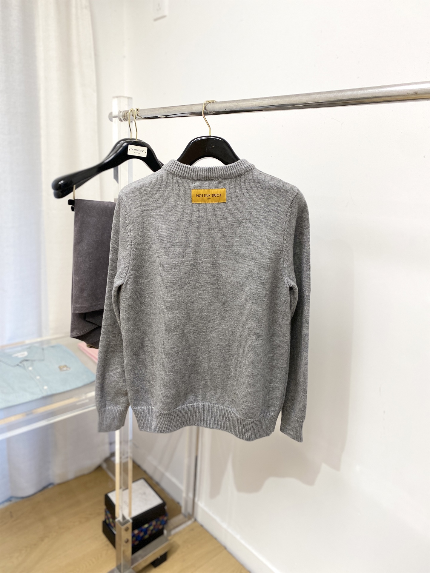 路易威登、2025新品羊毛衣 具有手感细腻柔软，可直接与肌肤接触，让暖心的纱线变化出细腻的质感，顶级工艺