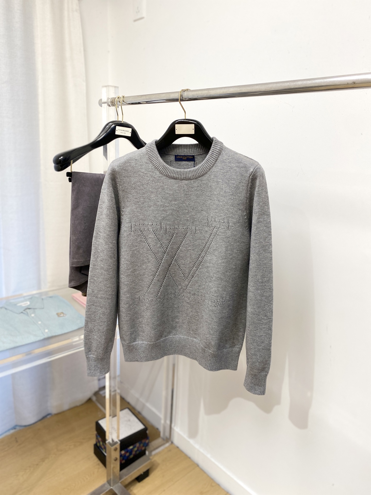 路易威登、2025新品羊毛衣 具有手感细腻柔软，可直接与肌肤接触，让暖心的纱线变化出细腻的质感，顶级工艺