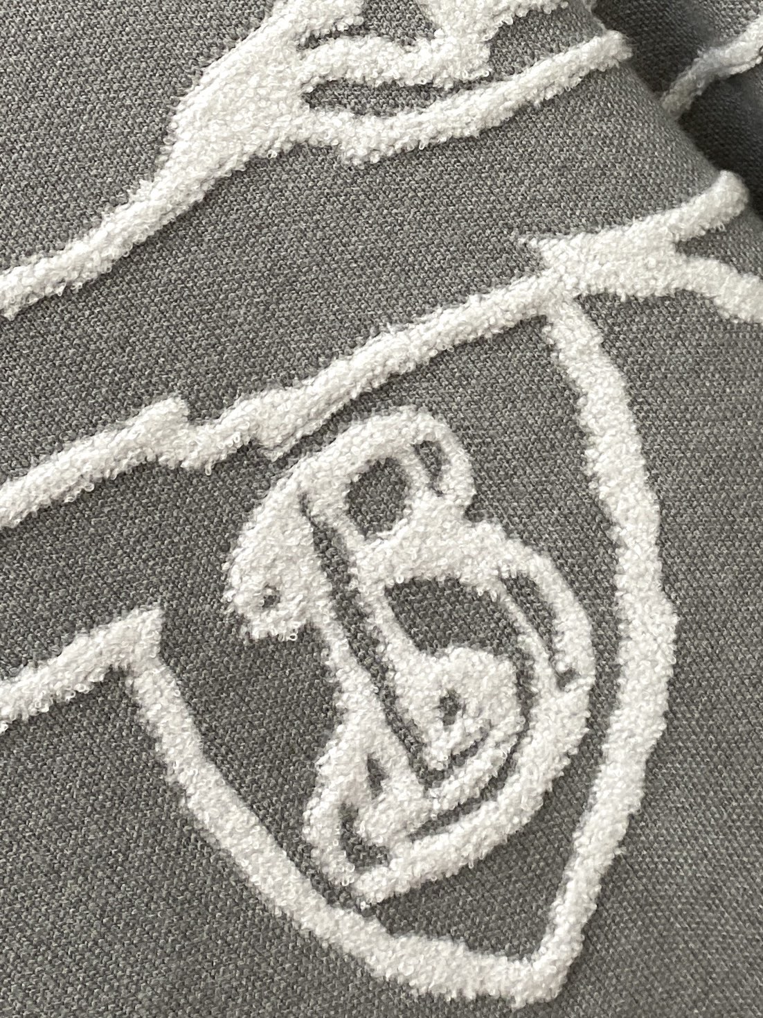 巴宝莉、2025新品羊毛衣 具有手感细腻柔软，可直接与肌肤接触，让暖心的纱线变化出细腻的质感，顶级工艺极