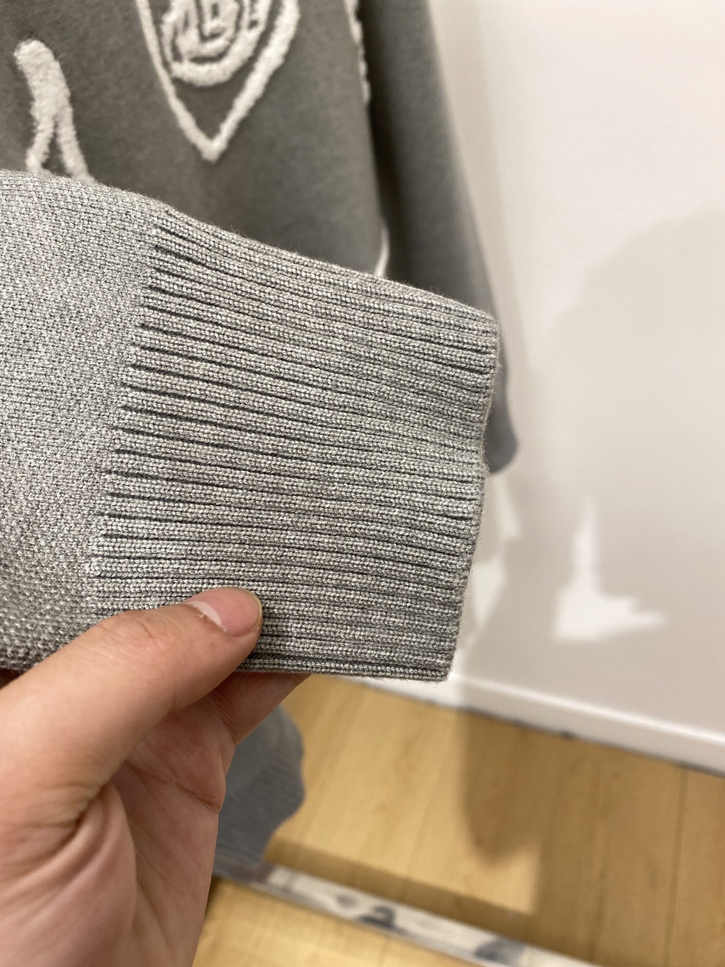 巴宝莉、2025新品羊毛衣 具有手感细腻柔软，可直接与肌肤接触，让暖心的纱线变化出细腻的质感，顶级工艺极