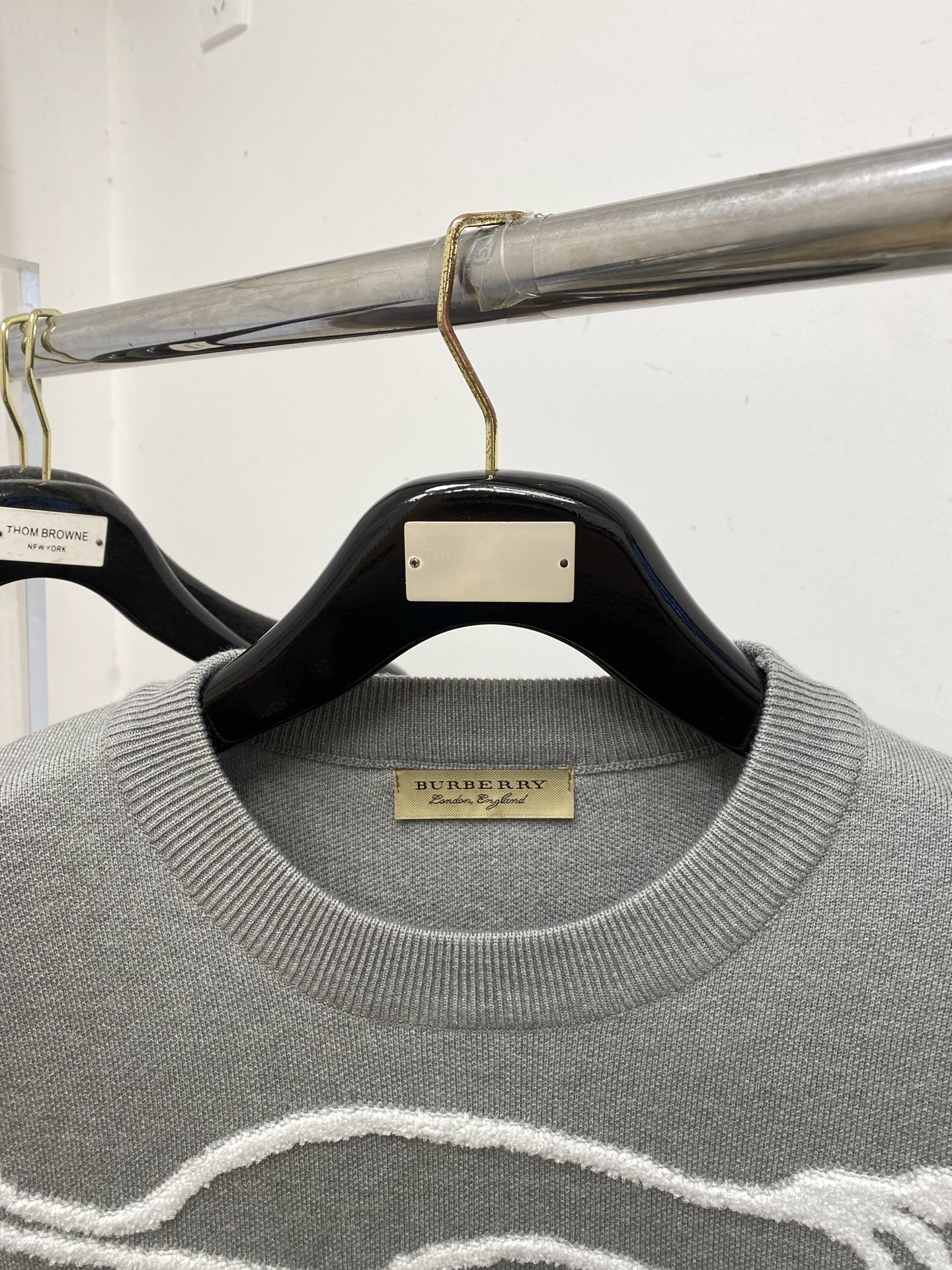 巴宝莉、2025新品羊毛衣 具有手感细腻柔软，可直接与肌肤接触，让暖心的纱线变化出细腻的质感，顶级工艺极