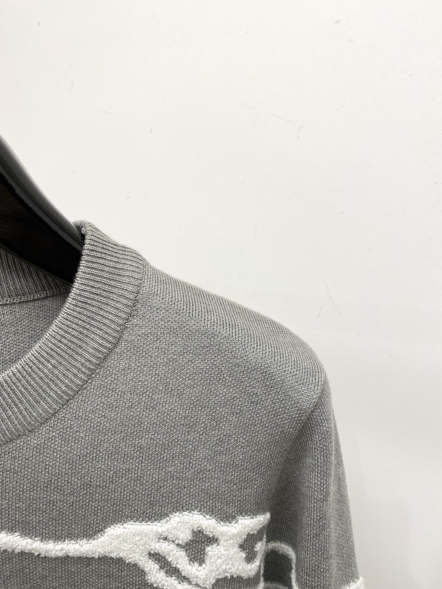 巴宝莉、2025新品羊毛衣 具有手感细腻柔软，可直接与肌肤接触，让暖心的纱线变化出细腻的质感，顶级工艺极