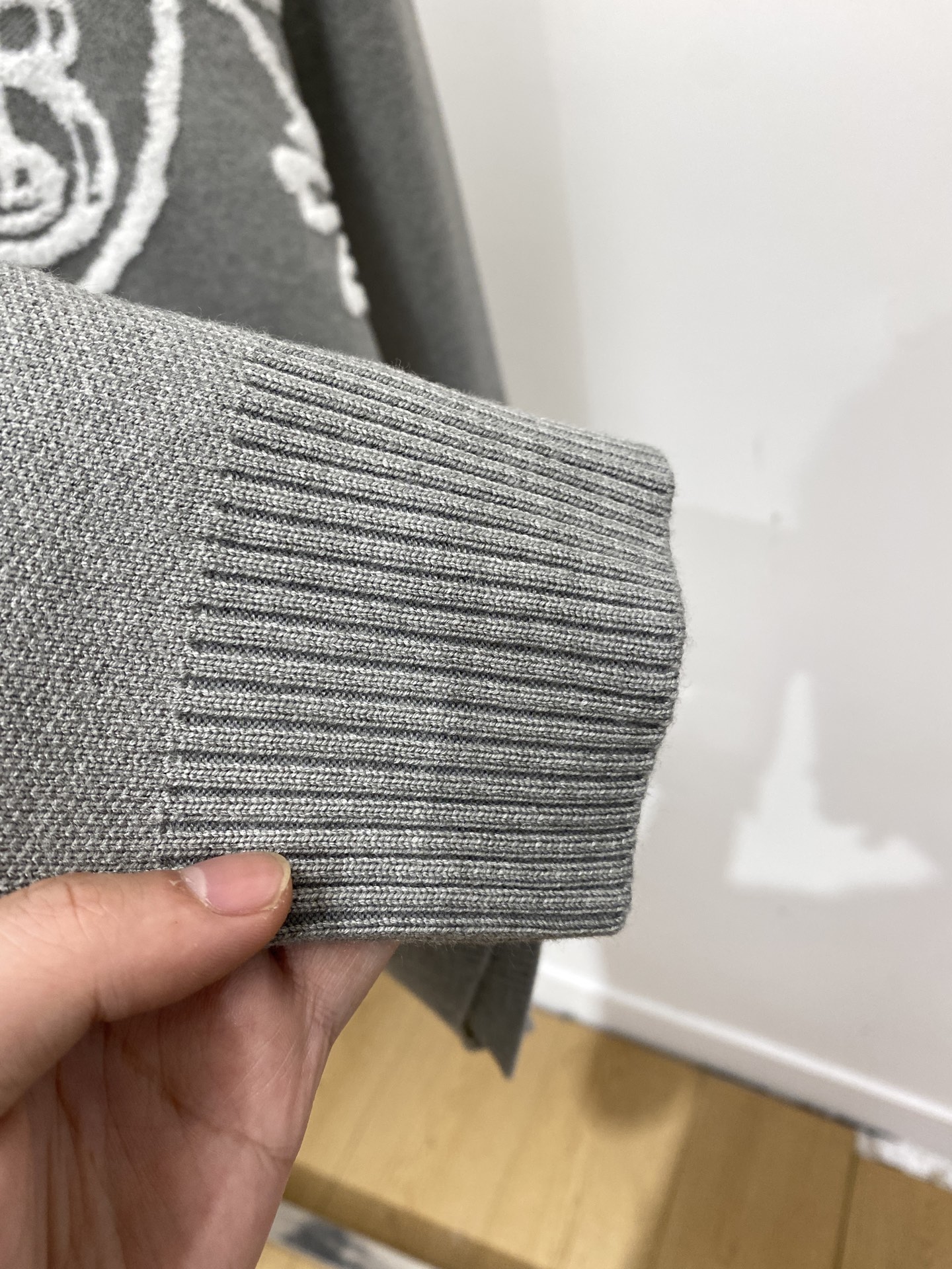 巴宝莉、2025新品羊毛衣 具有手感细腻柔软，可直接与肌肤接触，让暖心的纱线变化出细腻的质感，顶级工艺极