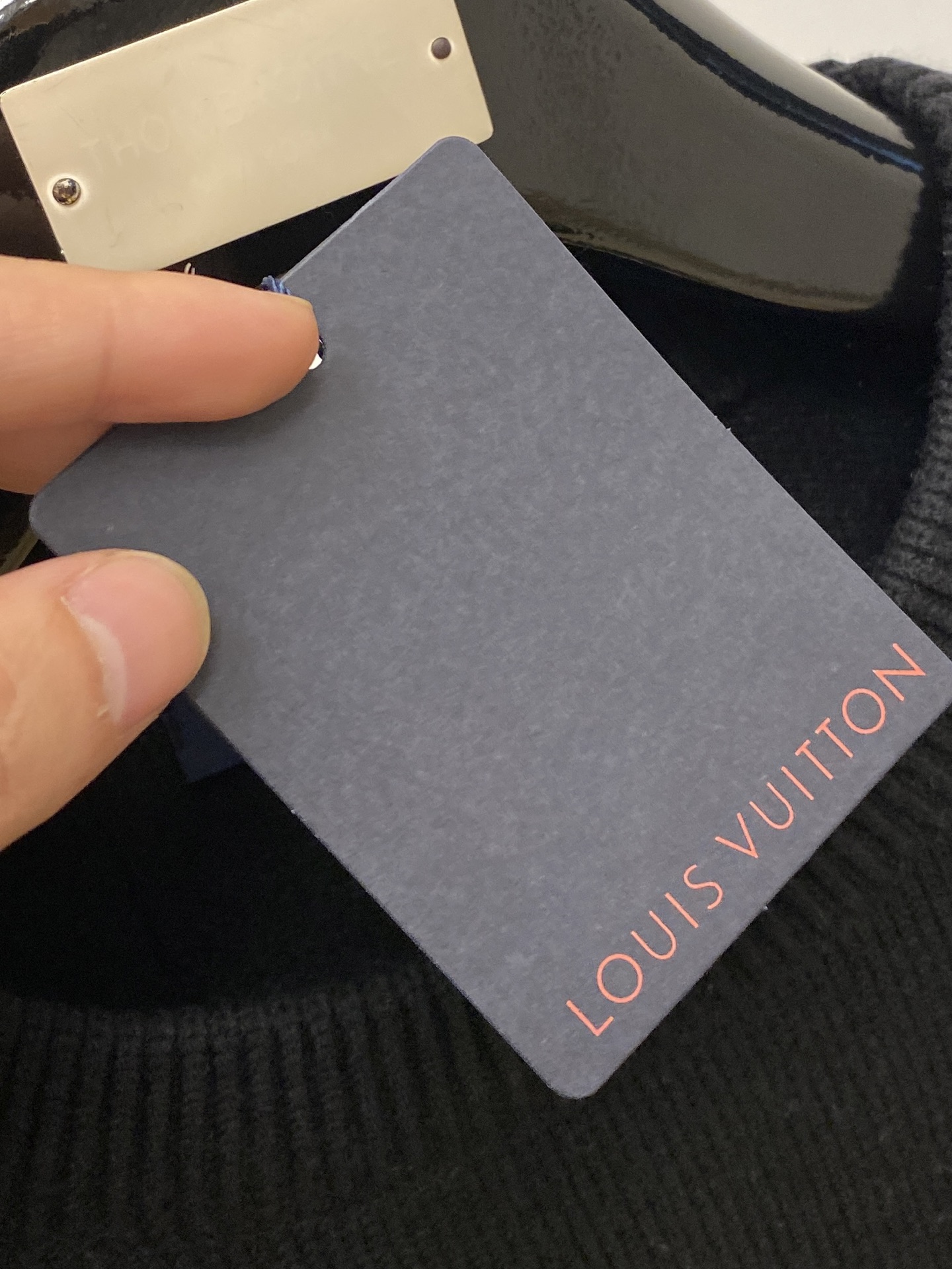 路易威登、2025新品羊毛衣 具有手感细腻柔软，可直接与肌肤接触，让暖心的纱线变化出细腻的质感，顶级工艺