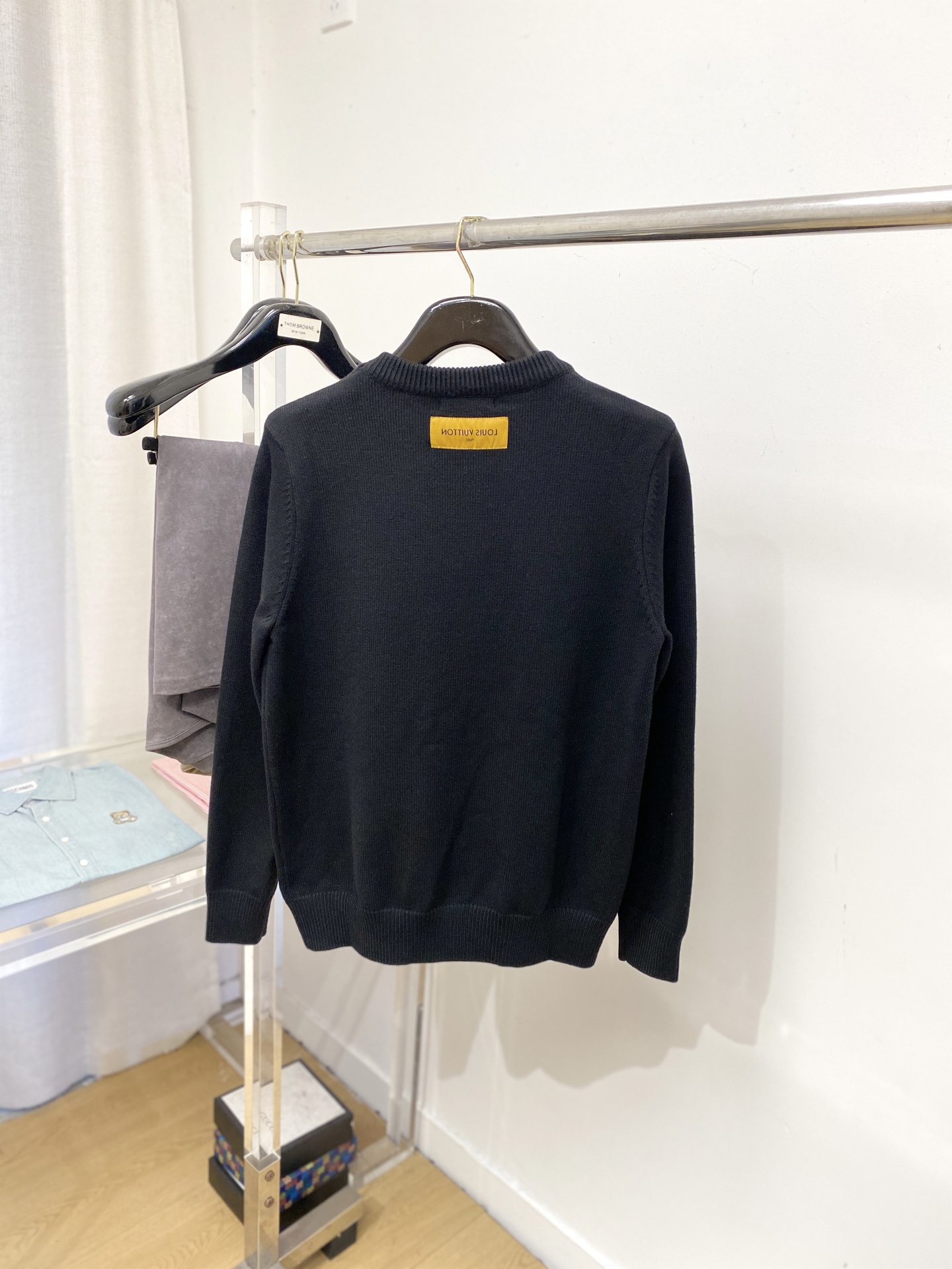 路易威登、2025新品羊毛衣 具有手感细腻柔软，可直接与肌肤接触，让暖心的纱线变化出细腻的质感，顶级工艺