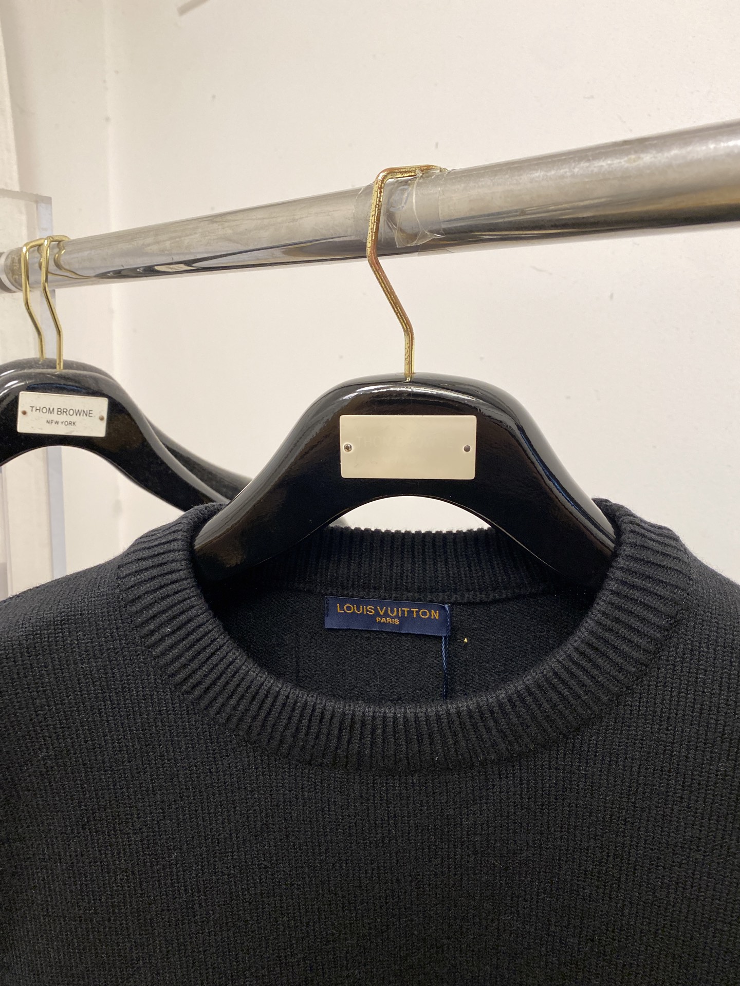 路易威登、2025新品羊毛衣 具有手感细腻柔软，可直接与肌肤接触，让暖心的纱线变化出细腻的质感，顶级工艺