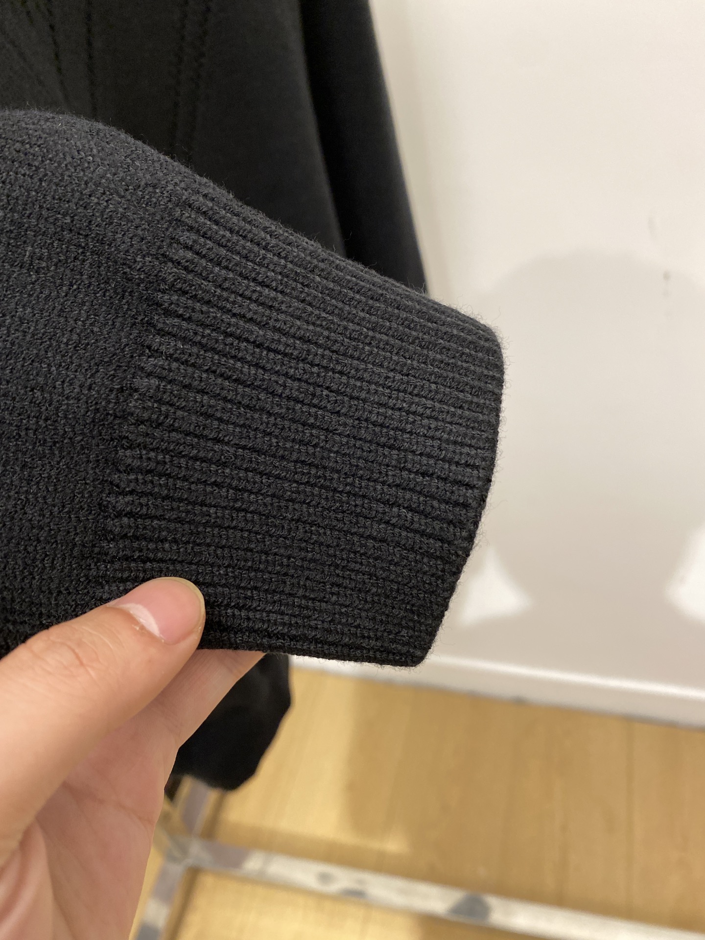 路易威登、2025新品羊毛衣 具有手感细腻柔软，可直接与肌肤接触，让暖心的纱线变化出细腻的质感，顶级工艺