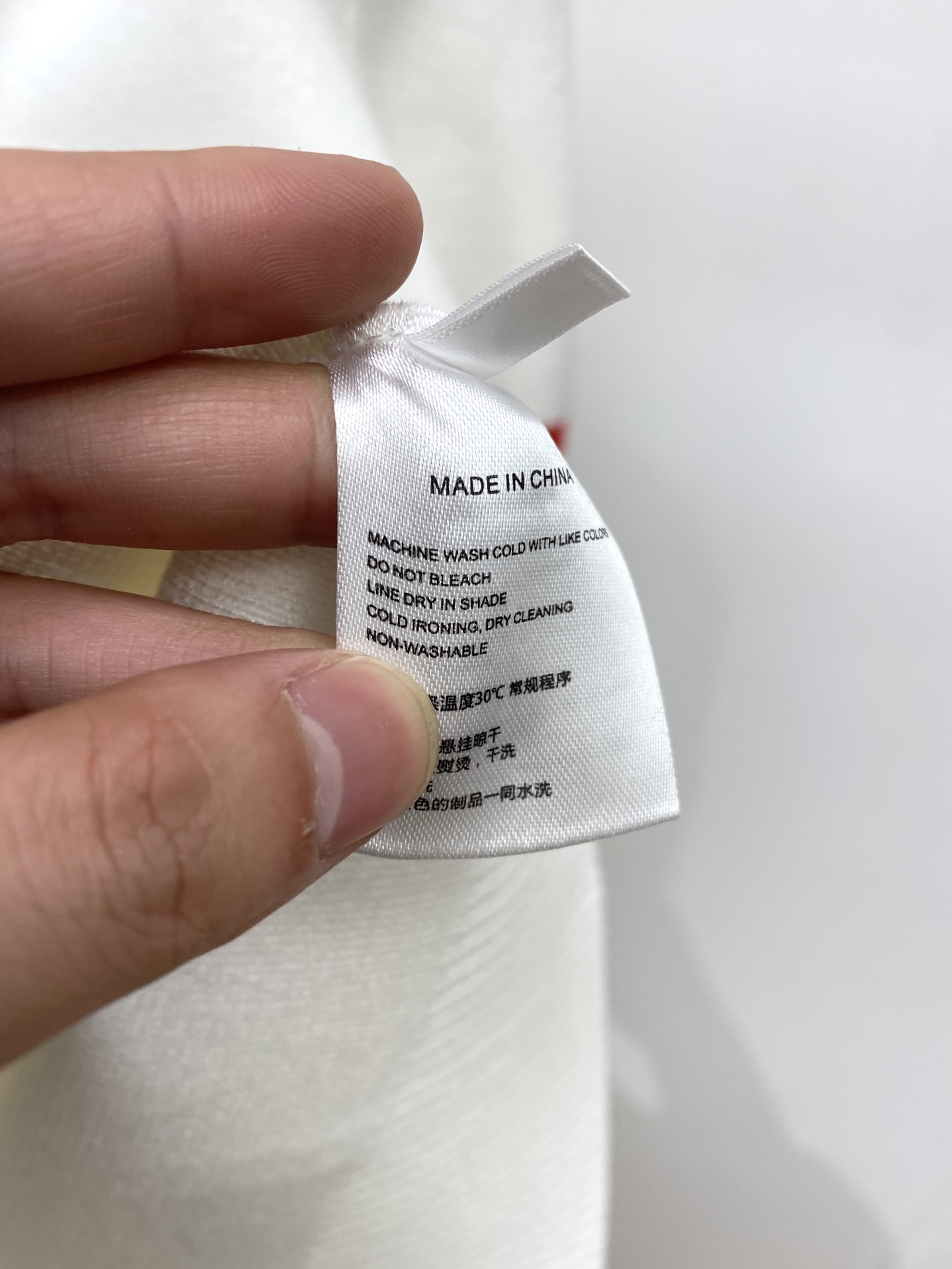 TB、2025新品开衫羊毛衣 具有手感细腻柔软，可直接与肌肤接触，让暖心的纱线变化出细腻的质感，顶级工艺