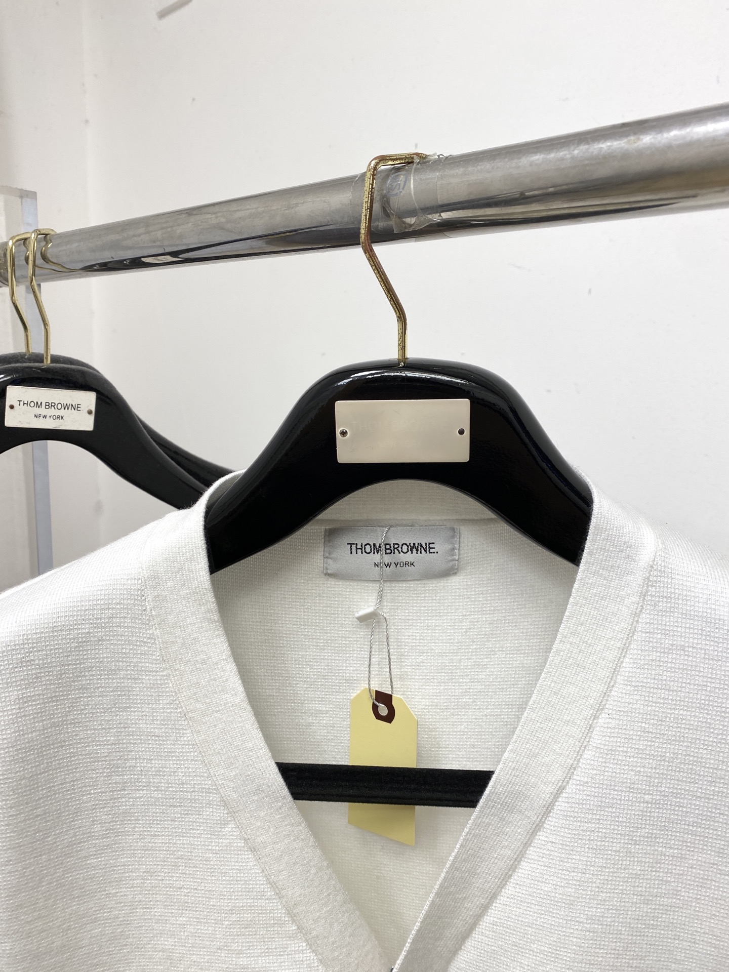 TB、2025新品开衫羊毛衣 具有手感细腻柔软，可直接与肌肤接触，让暖心的纱线变化出细腻的质感，顶级工艺