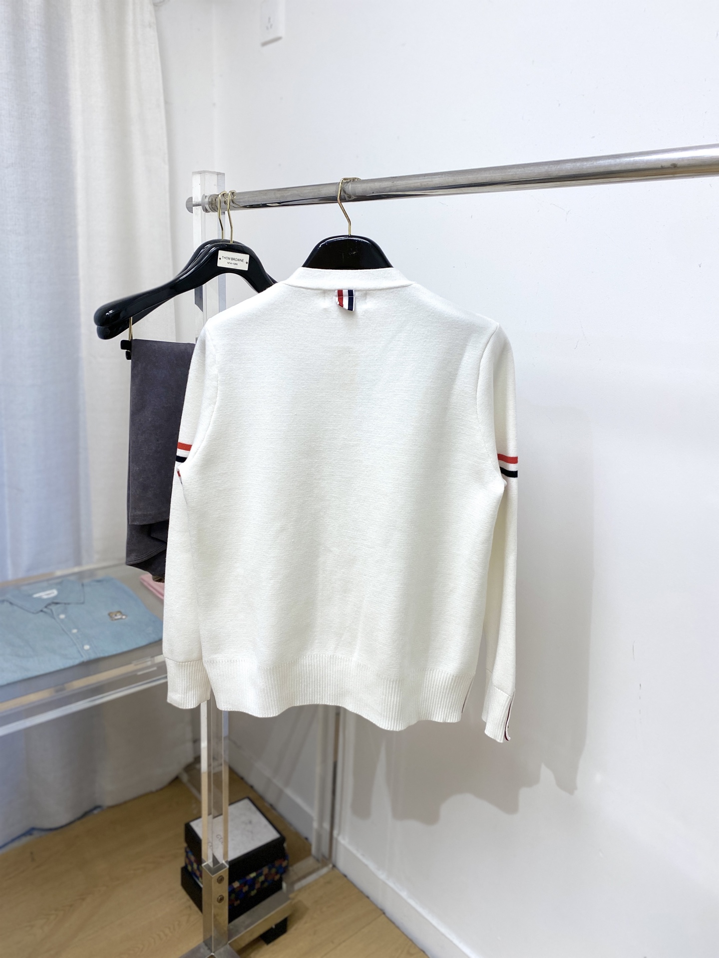 TB、2025新品开衫羊毛衣 具有手感细腻柔软，可直接与肌肤接触，让暖心的纱线变化出细腻的质感，顶级工艺