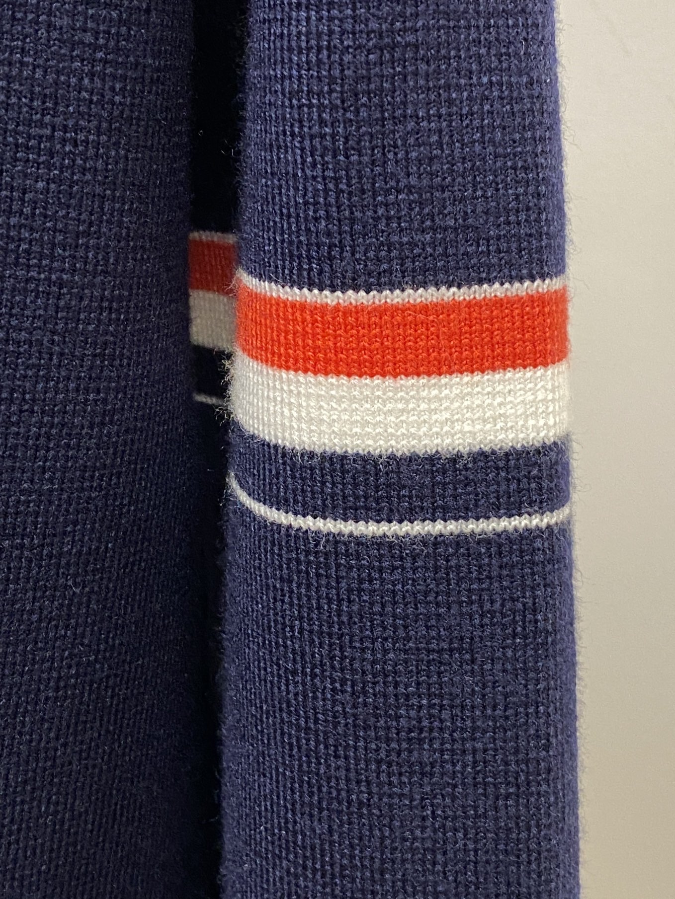 TB、2025新品开衫羊毛衣 具有手感细腻柔软，可直接与肌肤接触，让暖心的纱线变化出细腻的质感，顶级工艺