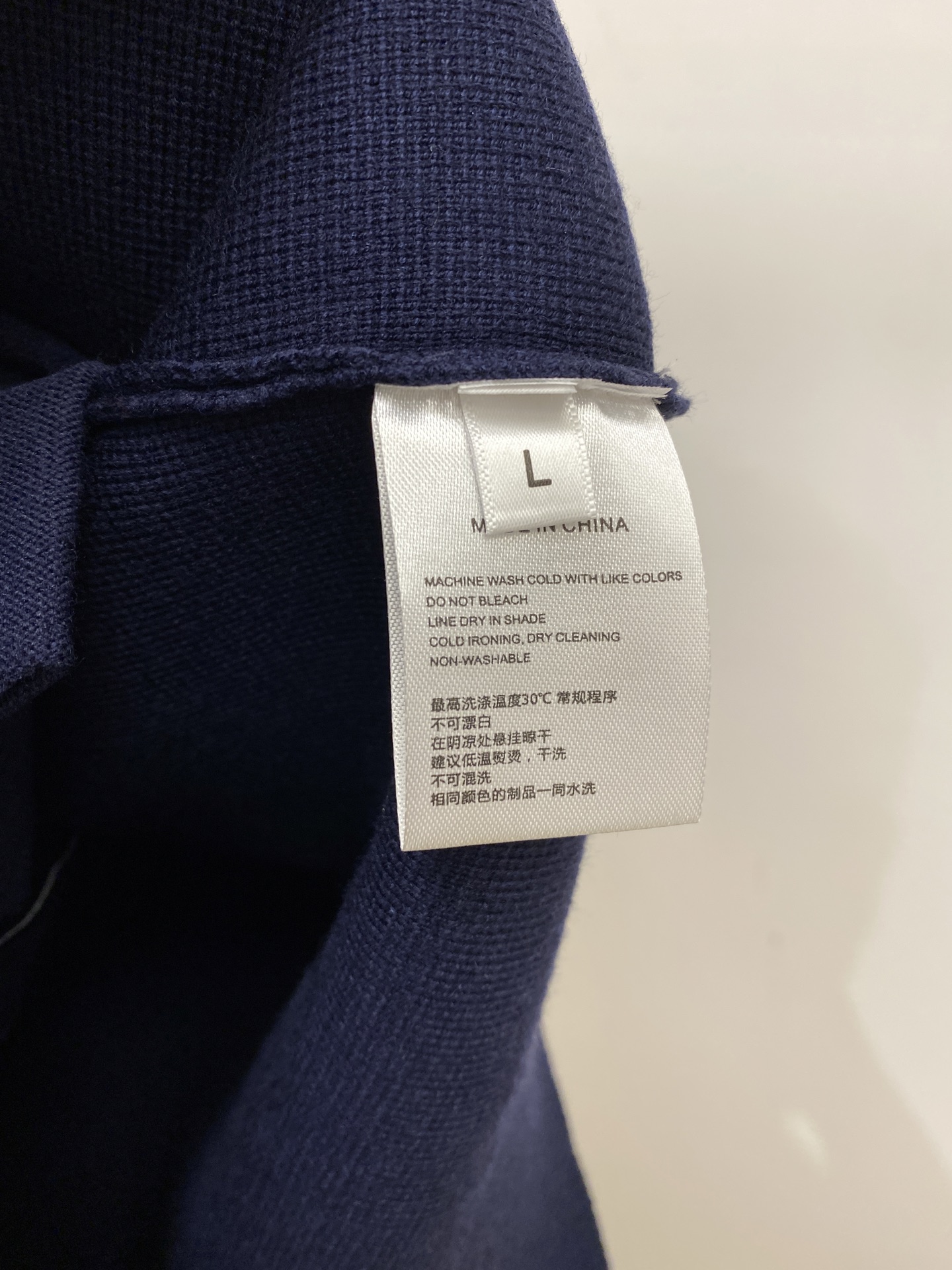 TB、2025新品开衫羊毛衣 具有手感细腻柔软，可直接与肌肤接触，让暖心的纱线变化出细腻的质感，顶级工艺