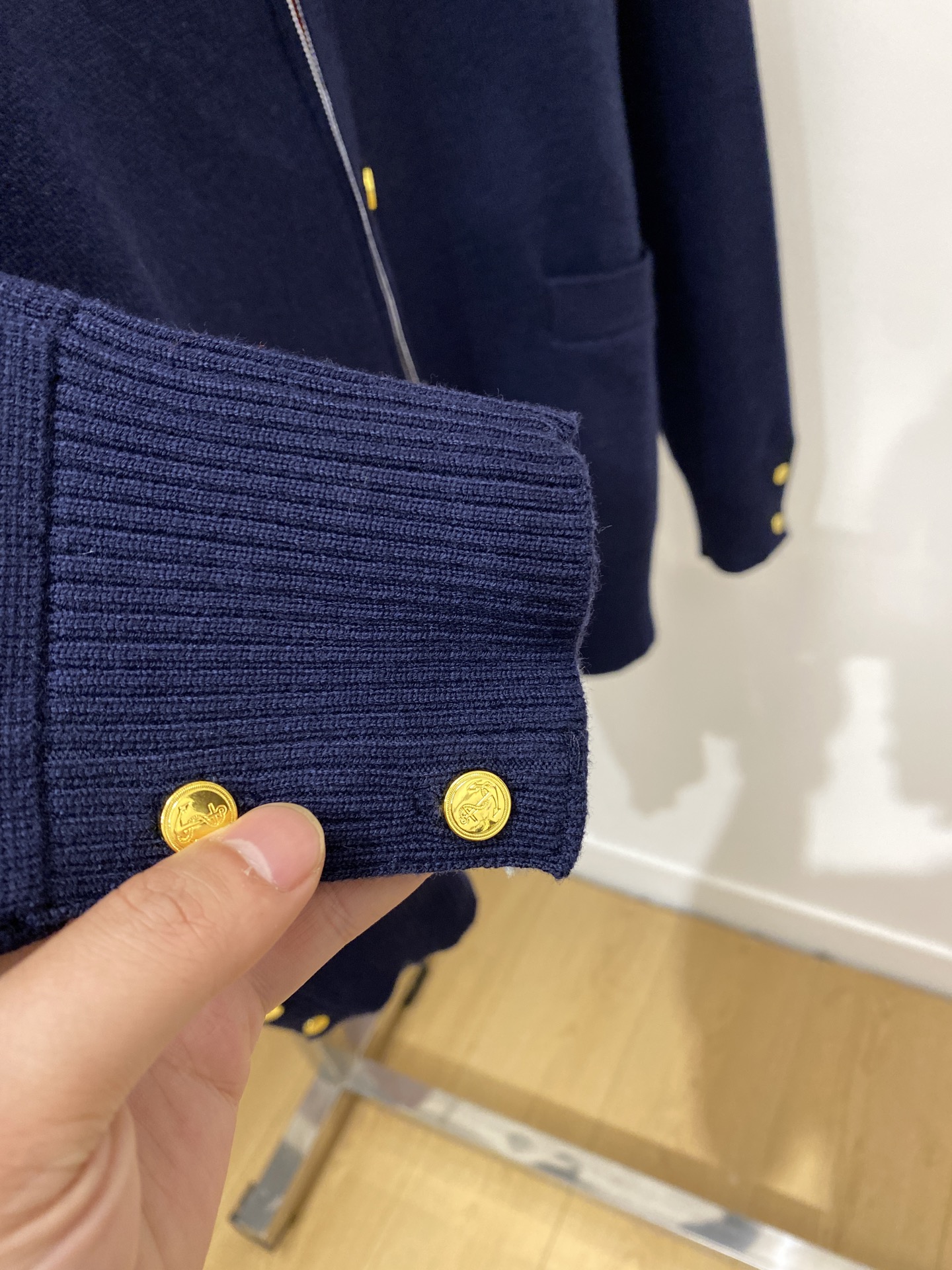 TB、2025新品开衫羊毛衣 具有手感细腻柔软，可直接与肌肤接触，让暖心的纱线变化出细腻的质感，顶级工艺