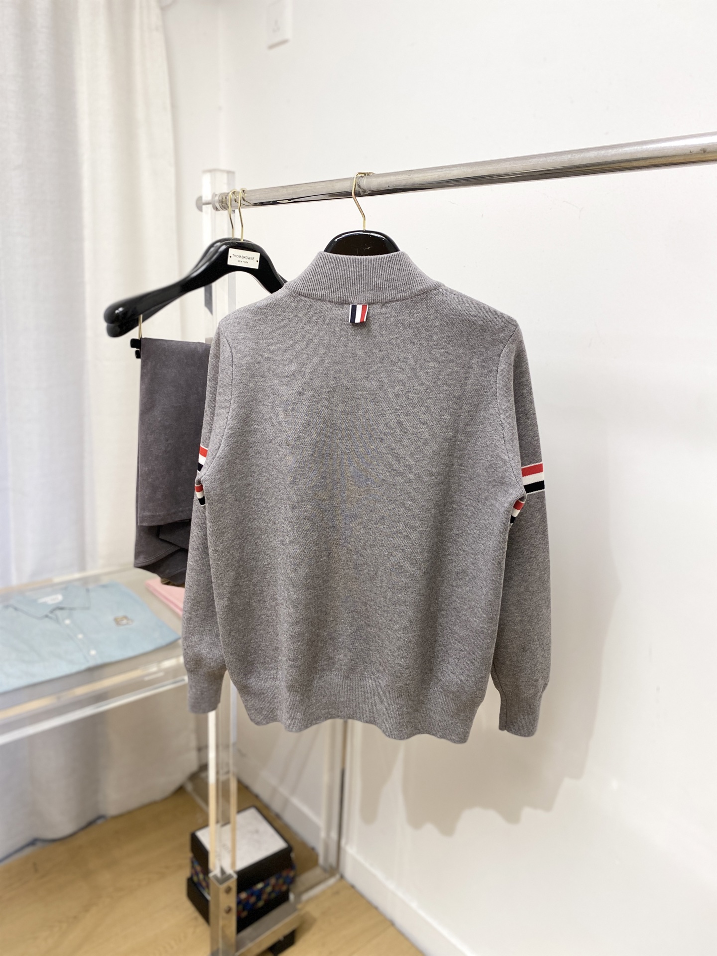 蒙口、2025新品羊毛衣外套 具有手感细腻柔软，可直接与肌肤接触，让暖心的纱线变化出细腻的质感，顶级工艺