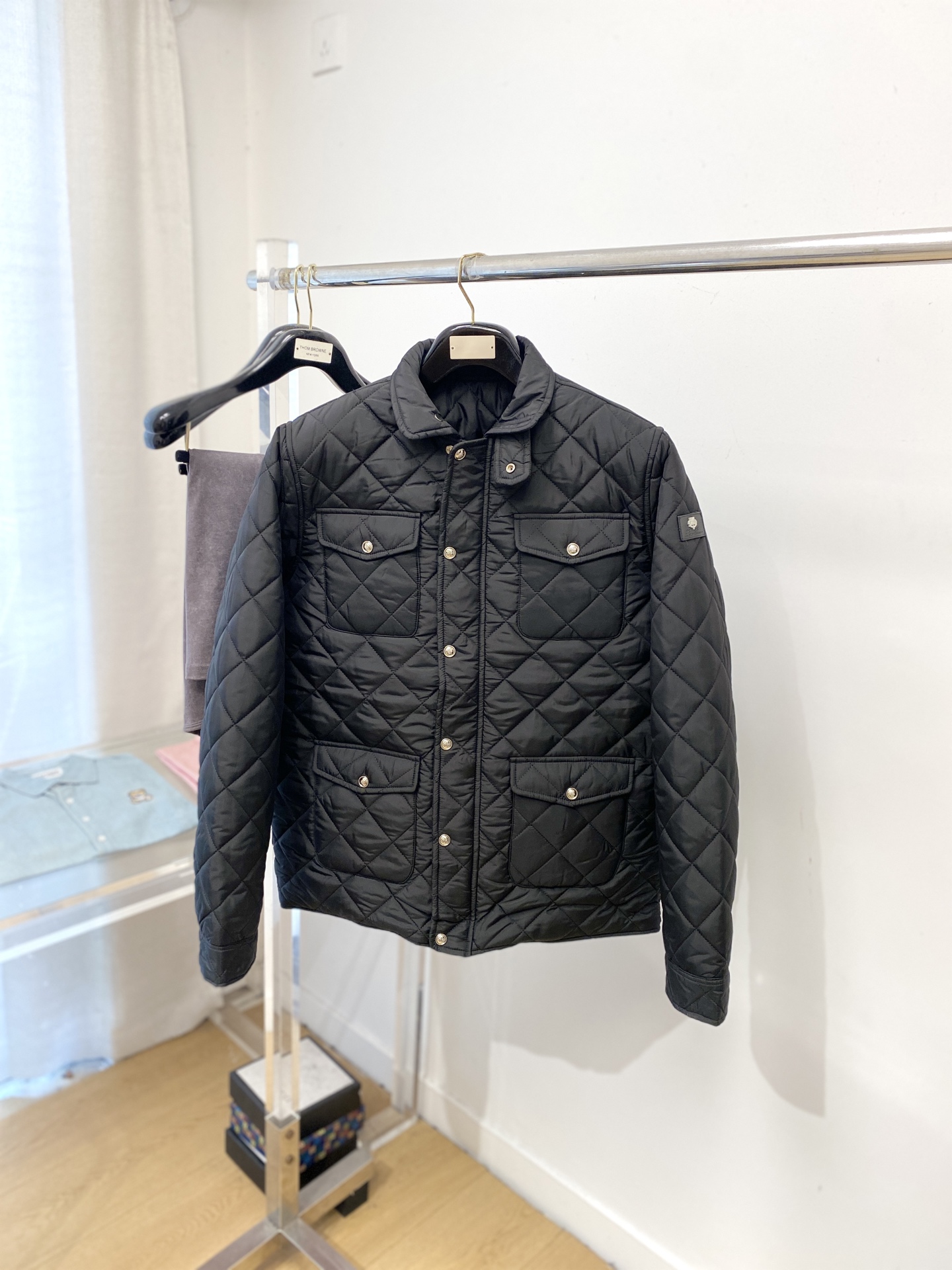 NO:595108,LP, 2025 new jacket cotton jacket, fashionable and handsome, simple and versatile, cuff hardware decoration logo, customized original fabric, not only crisp and trendy silhouette, but also comfortable to wear, more delicate yarn weaving, size M-3XL,,loro piana,jackets & coats,jackets & coats,alexander wang19860909LP、2025新品夹克棉外套,时尚帅气,简约百搭款,袖口五金装饰logo,定制原版面料,不仅挺括,保持潮流的廓形,又穿着舒适,纱织更细腻,码数M-3XL,,loro piana,jackets & coats,jackets & coats,alexander wang,Men's clothing