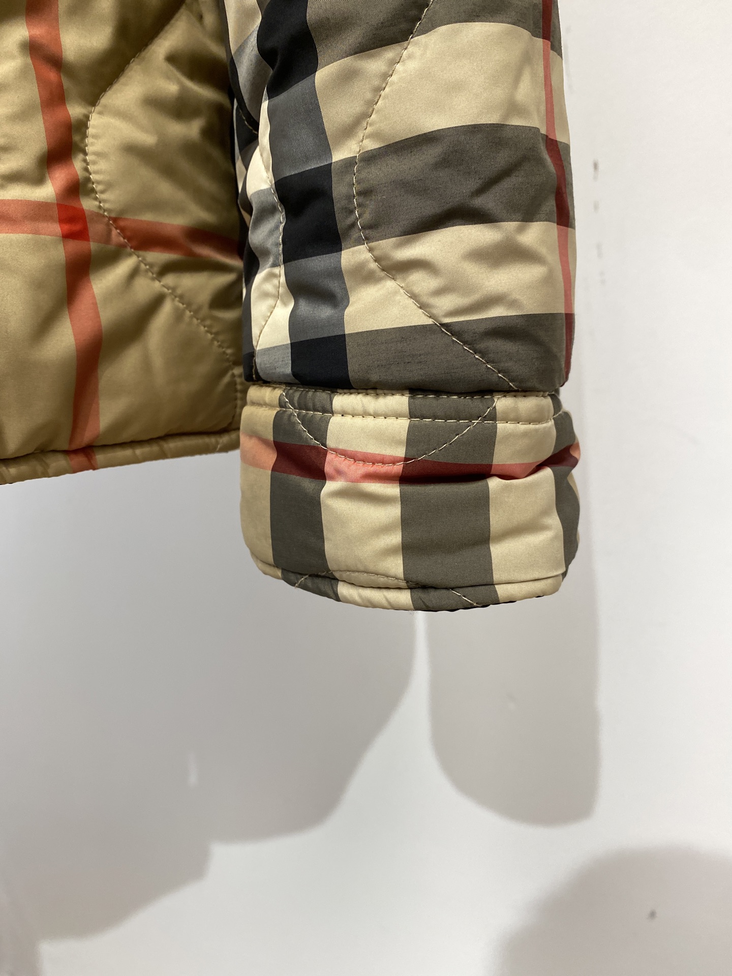 巴宝莉、2025新品夹克棉外套，时尚帅气，简约百搭款，原版五金辅料logo，定制原版面料，不仅挺括，保持