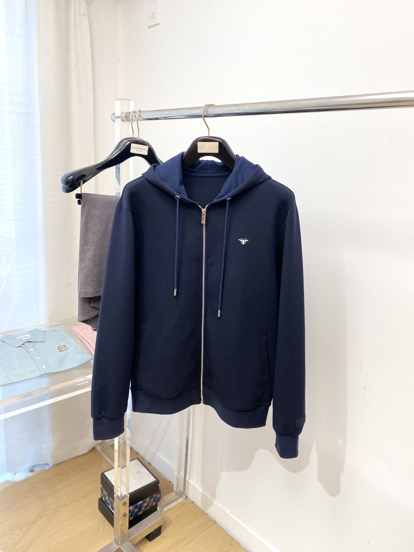 NO:595112,Dior, 2025 new sweatshirt jacket, fashionable and handsome, simple and versatile, exquisite embroidered logo on the chest, customized original fabric, not only crisp and trendy silhouette, but also comfortable to wear, more delicate yarn weaving, size M-3XL,, dior, hoodie, sweatshirts, jackets & coats, alexander wang19860909迪奥、2025新品卫衣外套,时尚帅气,简约百搭款,胸前精致刺绣图案logo,定制原版面料,不仅挺括,保持潮流的廓形,又穿着舒适,纱织更细腻,码数M-3XL,,dior,hoodie,sweatshirts,jackets & coats,alexander wang,Men's clothing