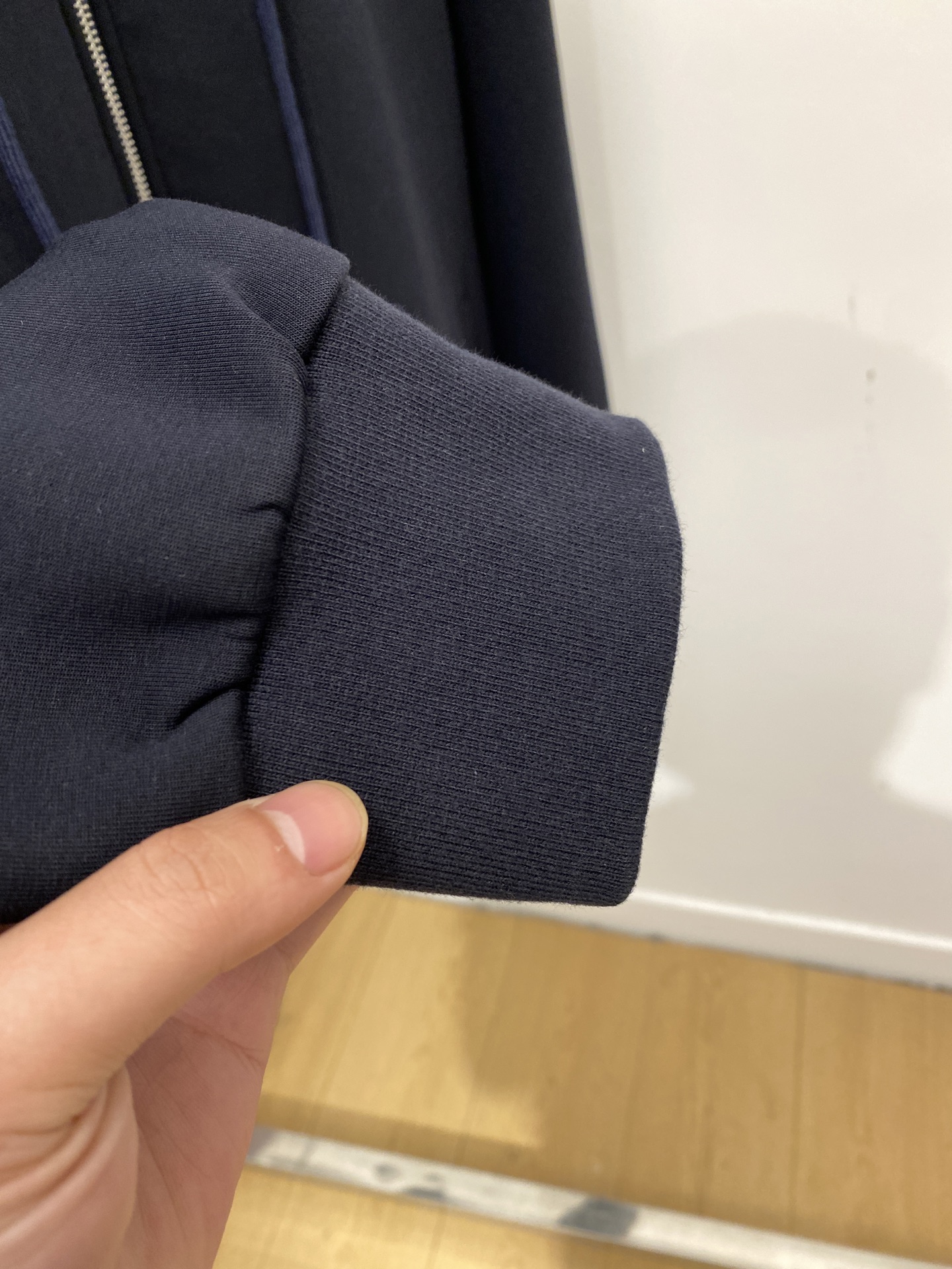 迪奥、2025新品卫衣外套，时尚帅气，简约百搭款，胸前精致刺绣图案logo，定制原版面料，不仅挺括，保持