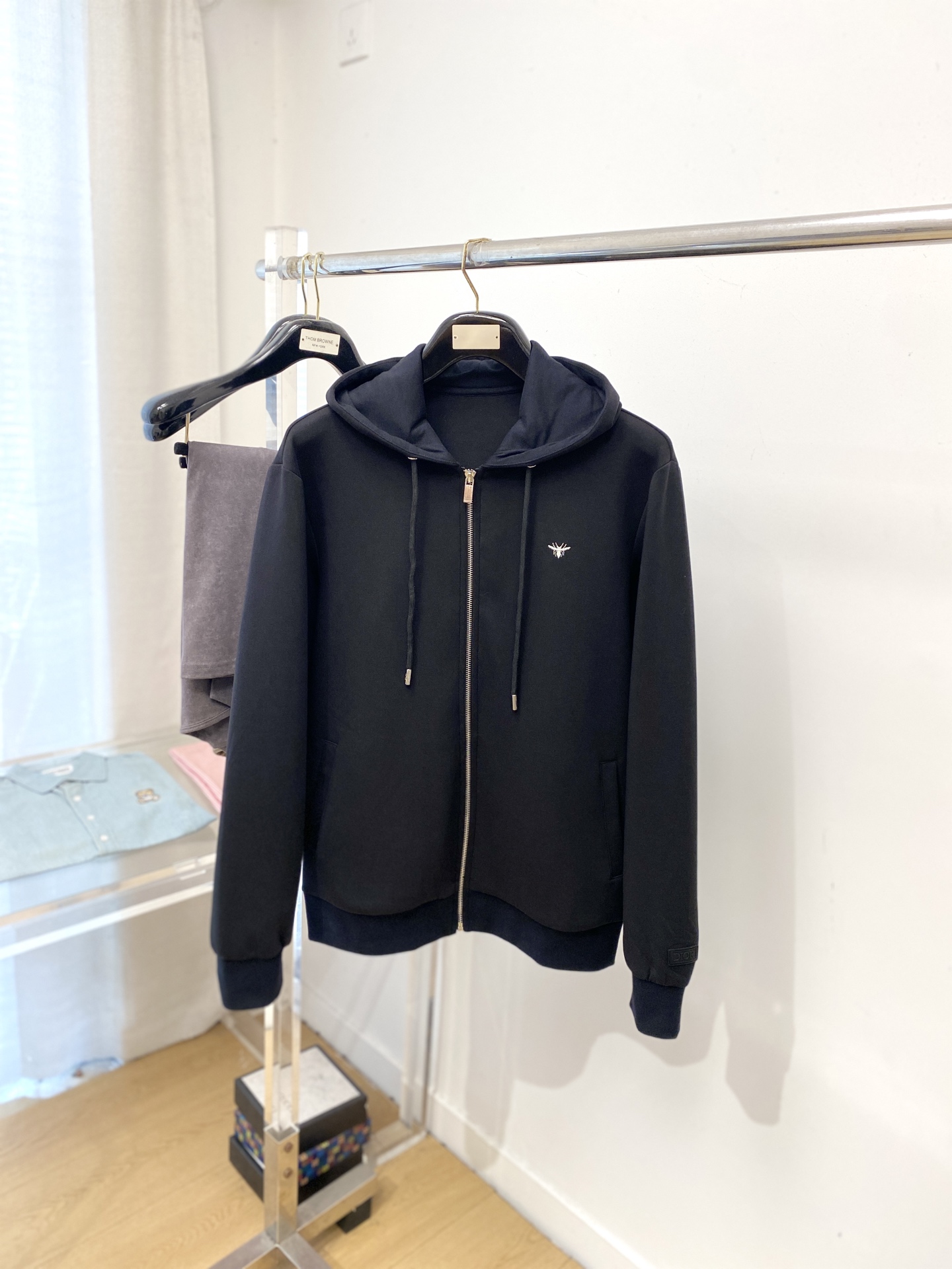 NO:595116,Dior, 2025 new sweatshirt jacket, fashionable and handsome, simple and versatile, exquisite embroidered logo on the chest, customized original fabric, not only crisp and trendy silhouette, but also comfortable to wear, more delicate yarn weaving, size M-3XL,, dior, hoodie, sweatshirts, jackets & coats, alexander wang19860909迪奥、2025新品卫衣外套,时尚帅气,简约百搭款,胸前精致刺绣图案logo,定制原版面料,不仅挺括,保持潮流的廓形,又穿着舒适,纱织更细腻,码数M-3XL,,dior,hoodie,sweatshirts,jackets & coats,alexander wang,Men's clothing