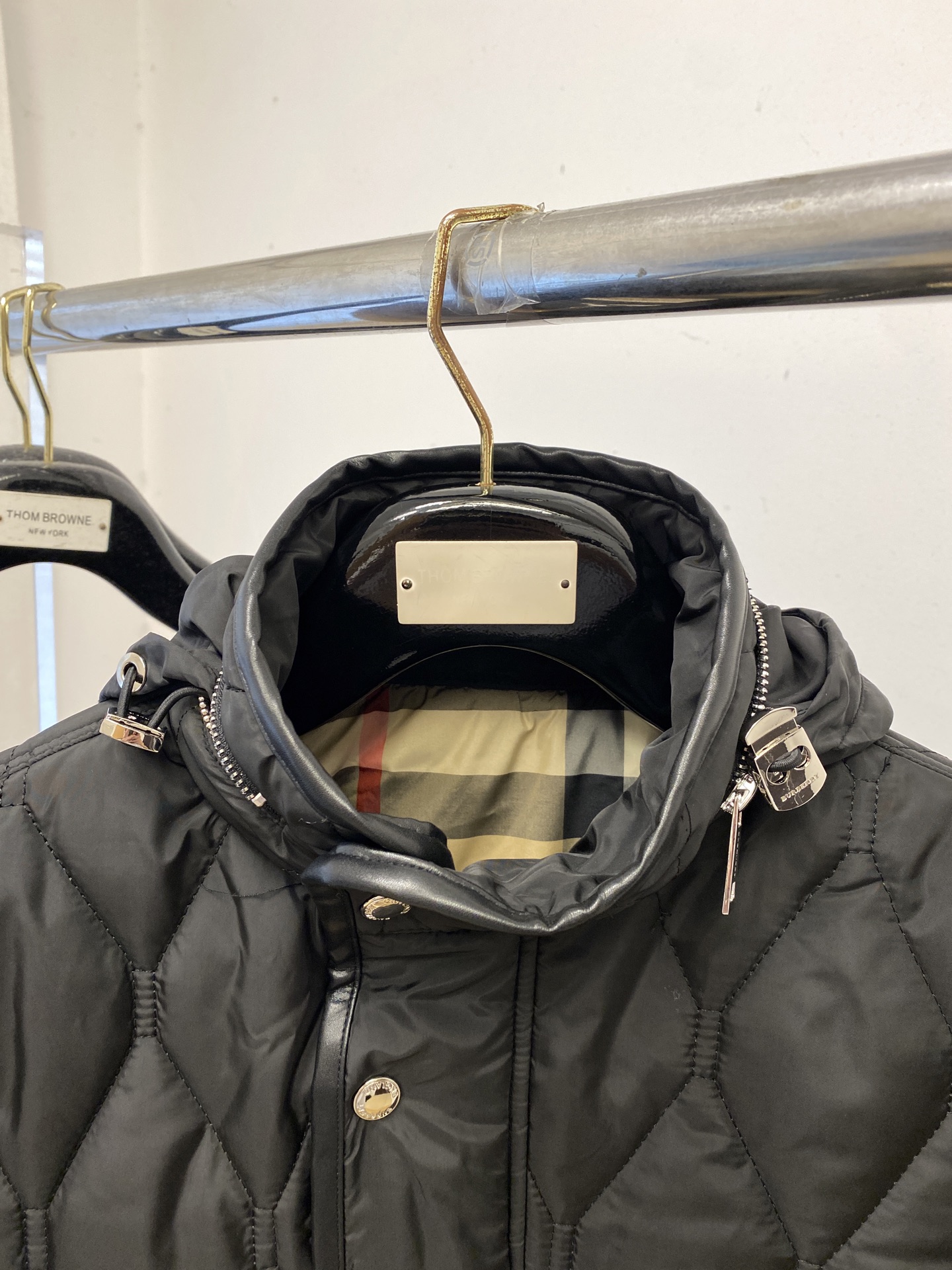 巴宝莉、2025新品夹克棉外套，时尚帅气，简约百搭款，原版五金辅料logo，定制原版面料，不仅挺括，保持