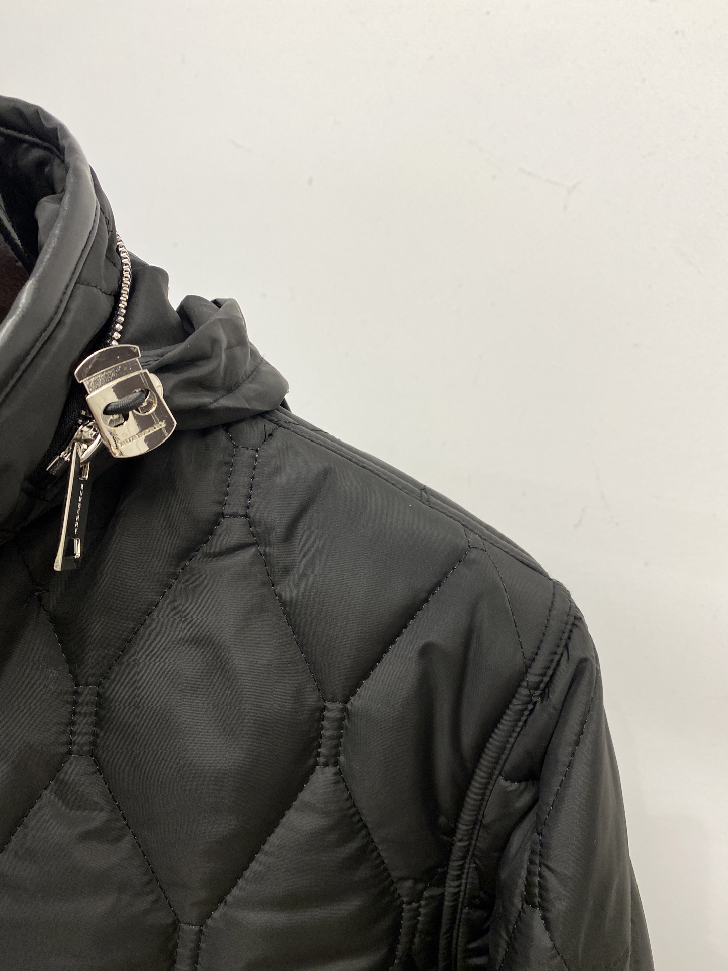 巴宝莉、2025新品夹克棉外套，时尚帅气，简约百搭款，原版五金辅料logo，定制原版面料，不仅挺括，保持