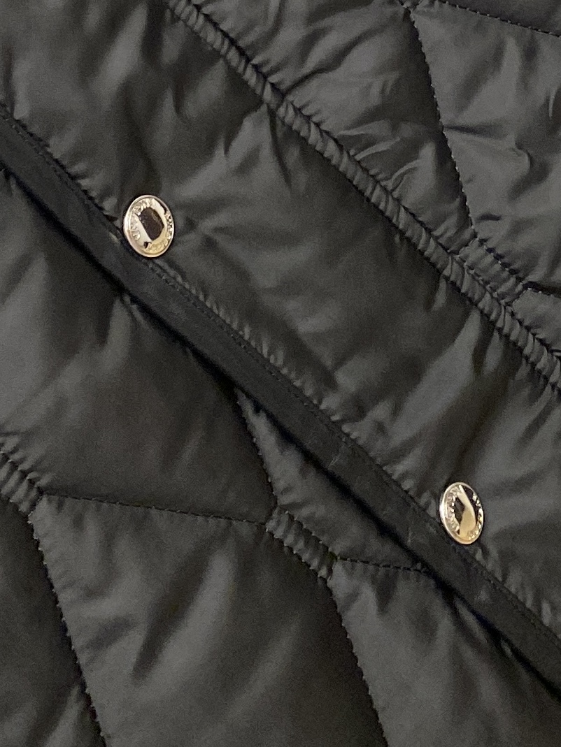 巴宝莉、2025新品夹克棉外套，时尚帅气，简约百搭款，原版五金辅料logo，定制原版面料，不仅挺括，保持