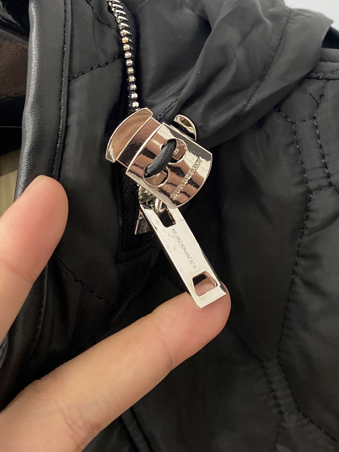 巴宝莉、2025新品夹克棉外套，时尚帅气，简约百搭款，原版五金辅料logo，定制原版面料，不仅挺括，保持