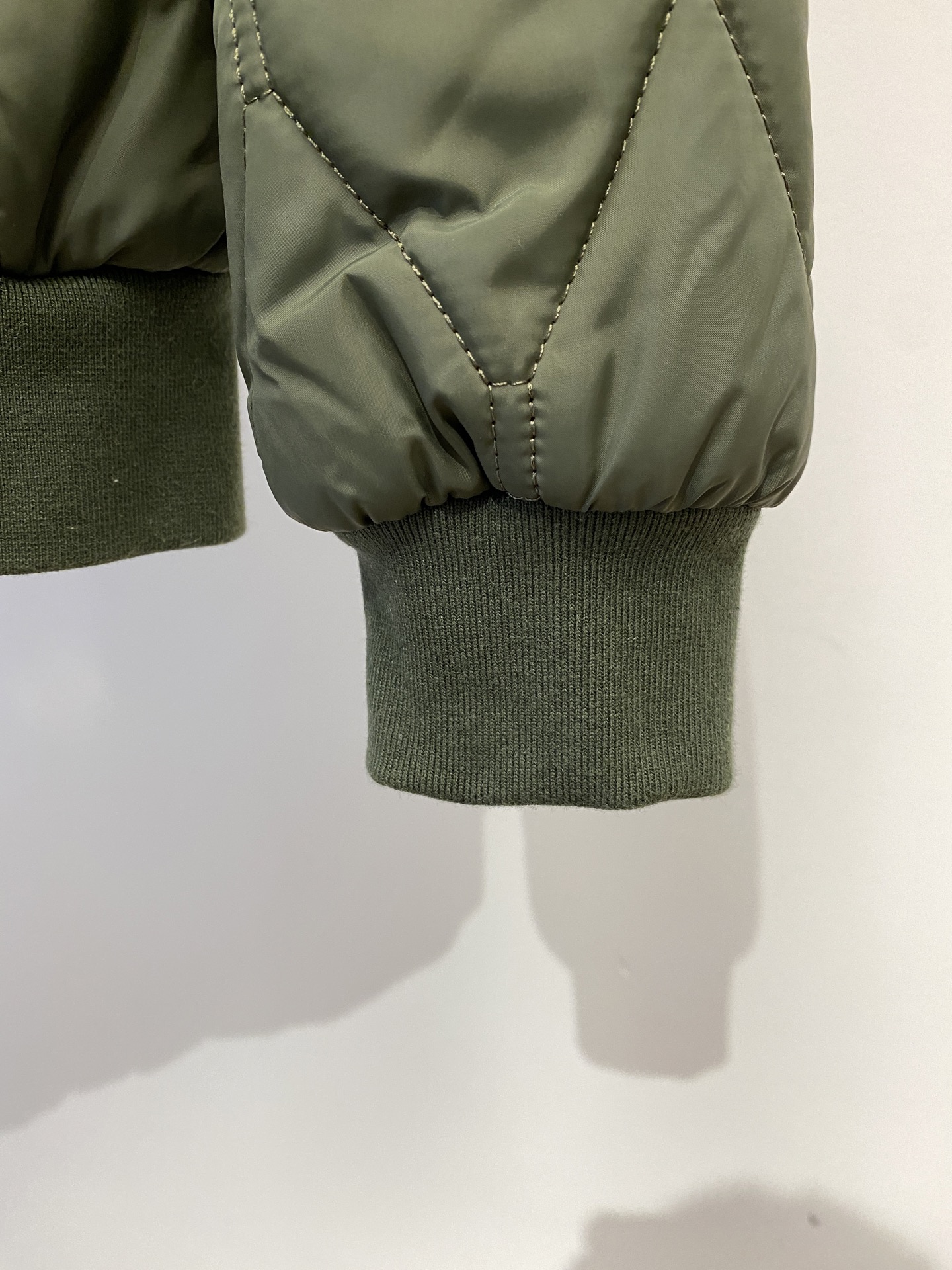 巴宝莉、2025新品夹克棉外套，时尚帅气，简约百搭款，原版五金辅料logo，定制原版面料，不仅挺括，保持