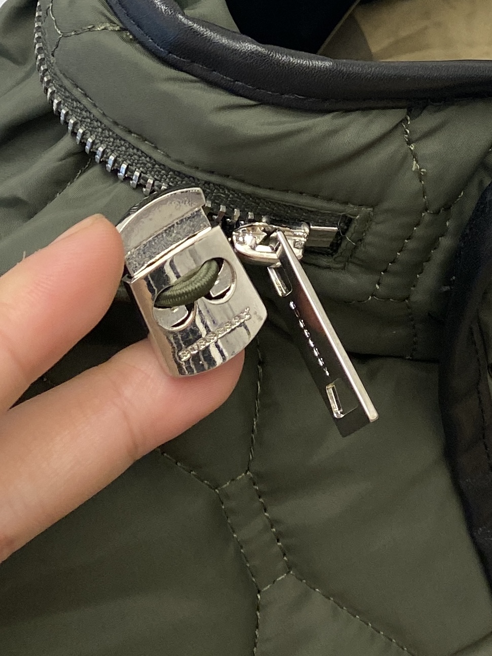 巴宝莉、2025新品夹克棉外套，时尚帅气，简约百搭款，原版五金辅料logo，定制原版面料，不仅挺括，保持