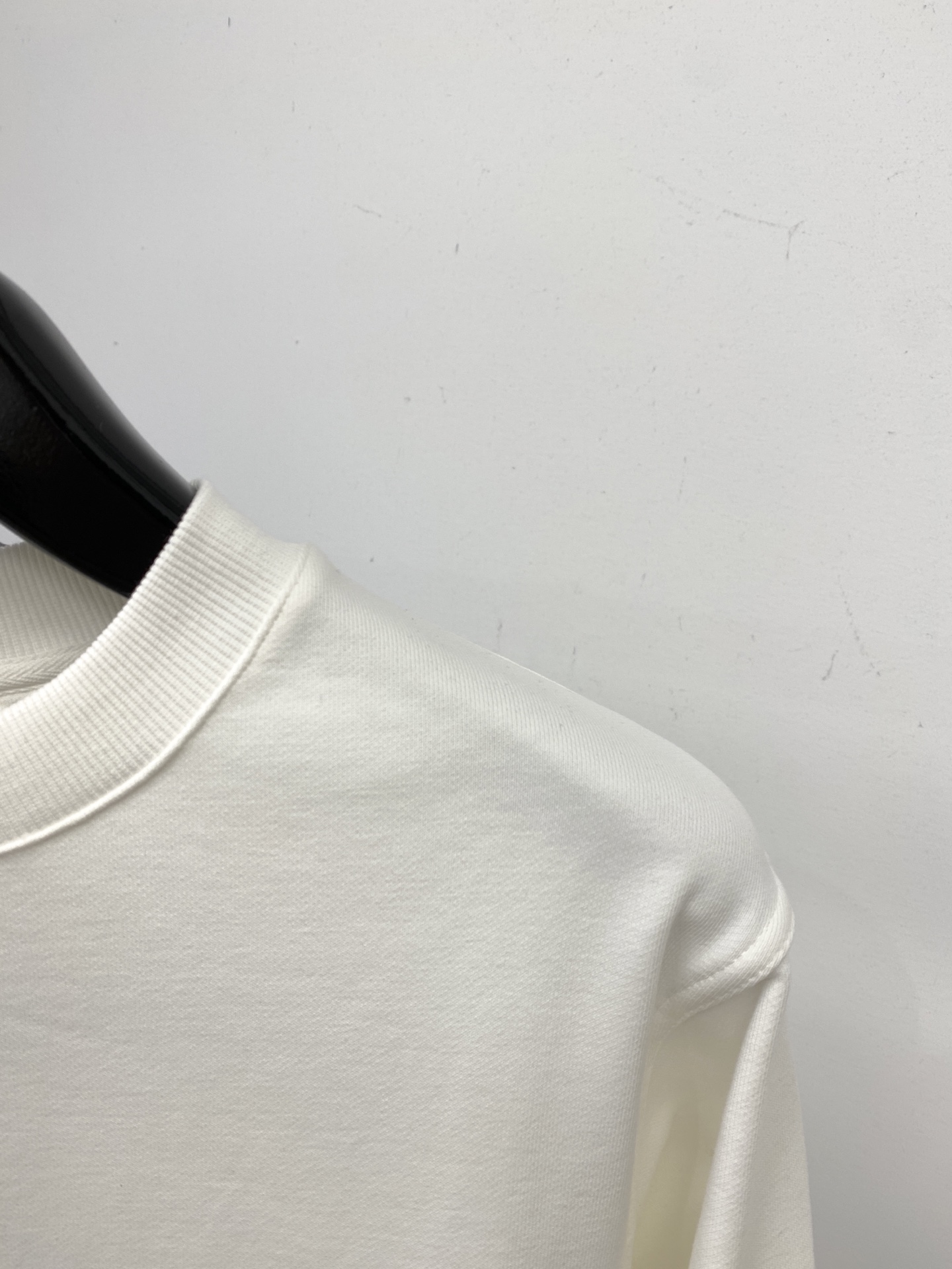 纪梵希、2025新品卫衣，帅气时尚，胸口顶级印花字母logo，简约百搭款。面料棉 不仅挺括，保持潮流的廓