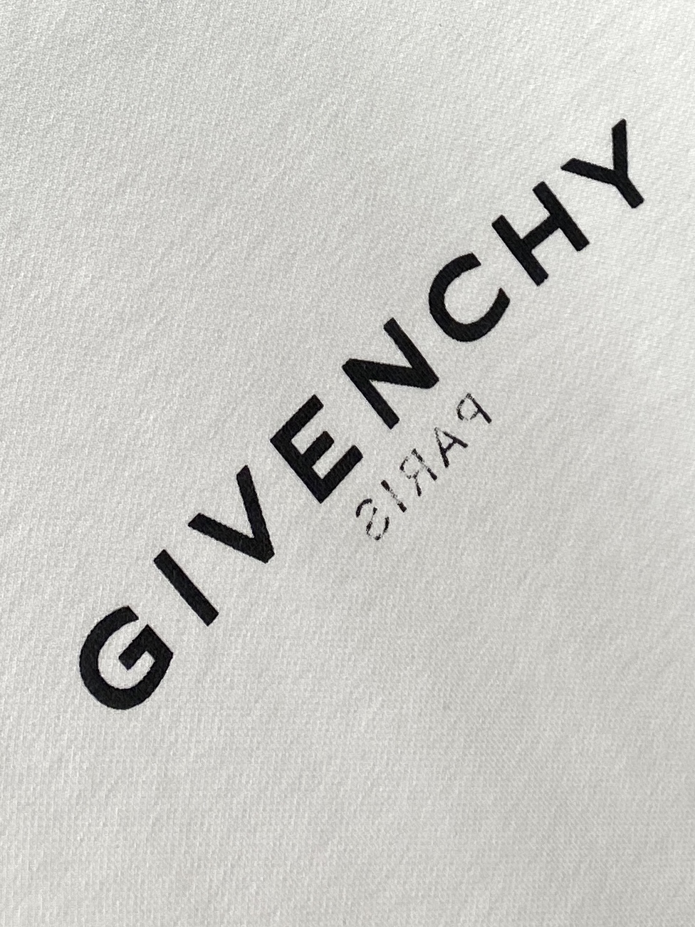 纪梵希、2025新品卫衣，帅气时尚，胸口顶级印花字母logo，简约百搭款。面料棉 不仅挺括，保持潮流的廓