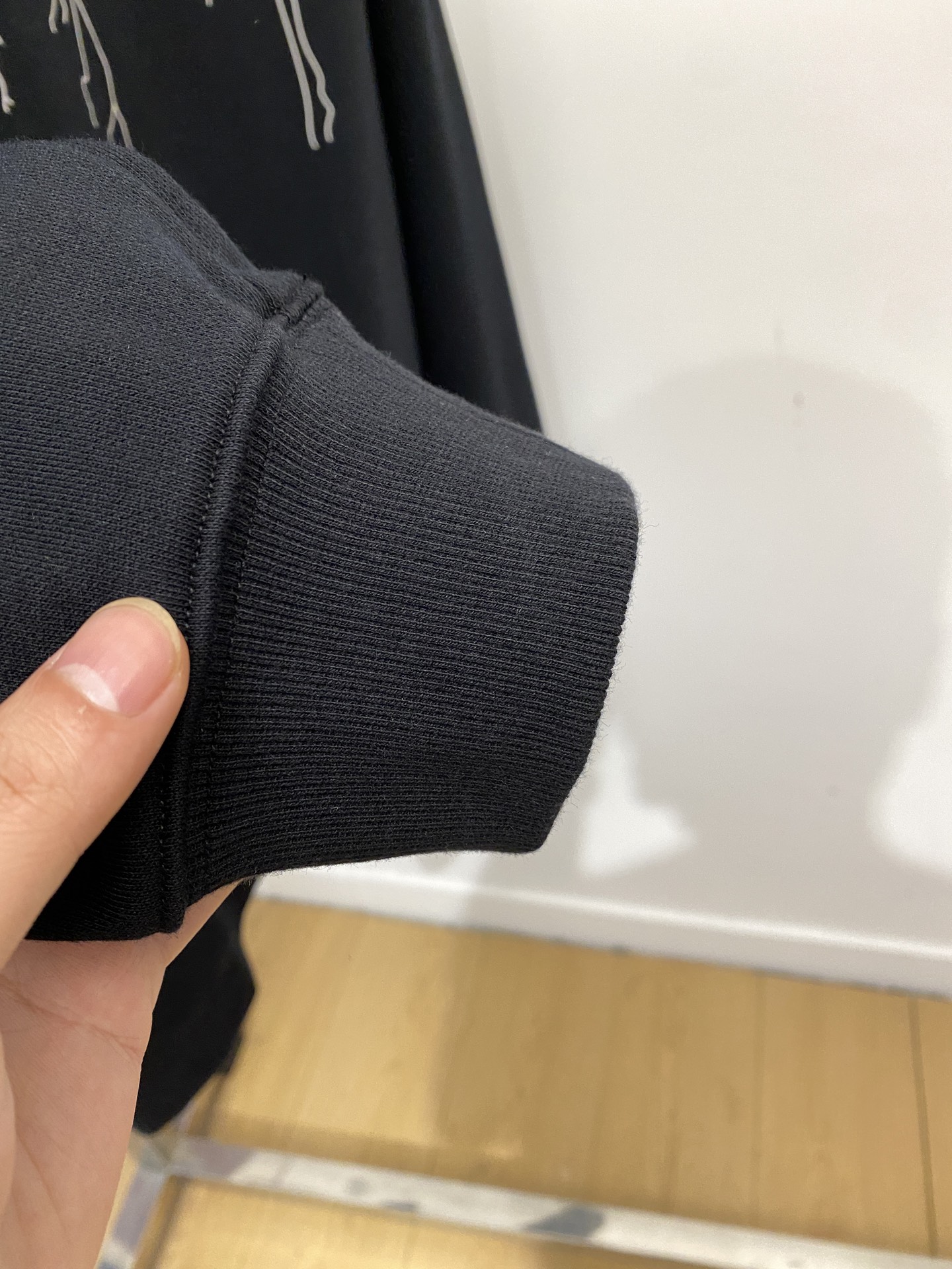 纪梵希、2025新品卫衣，帅气时尚，胸口顶级印胶字母logo，简约百搭款。面料棉 不仅挺括，保持潮流的廓