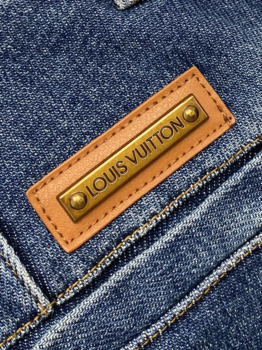 LV、2025最新品，专柜同步有售，原单狠货，水洗休闲牛仔裤，进口原版水洗弹力面料，舒适有弹性，原版五金