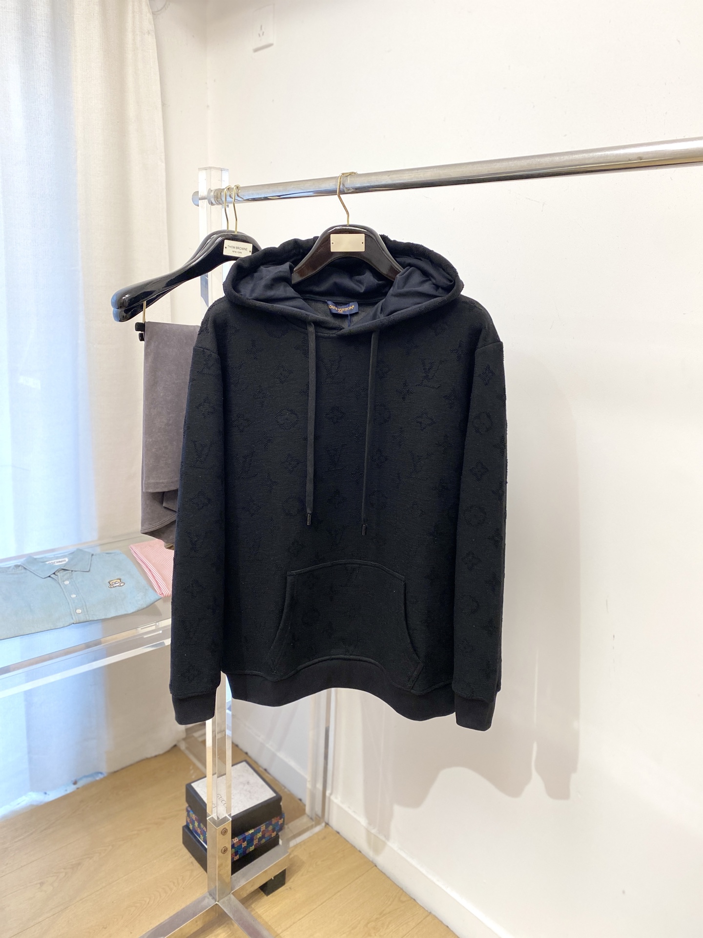 路易威登、2025新品卫衣，帅气时尚，顶级数码定位定织图案字母logo，简约百搭款。面料棉 不仅挺括，保