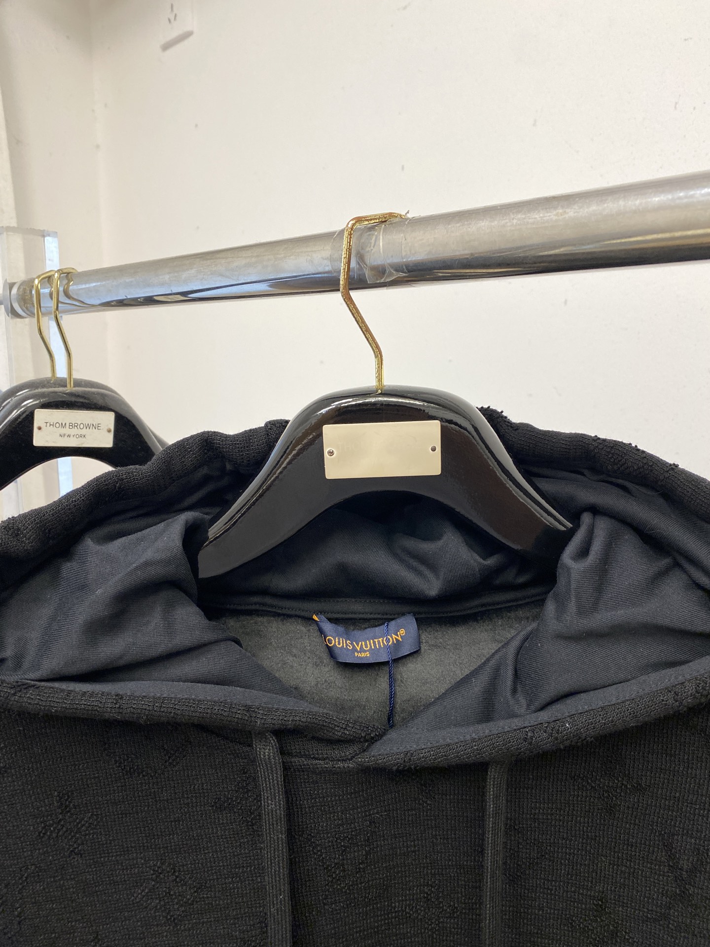 路易威登、2025新品卫衣，帅气时尚，顶级数码定位定织图案字母logo，简约百搭款。面料棉 不仅挺括，保