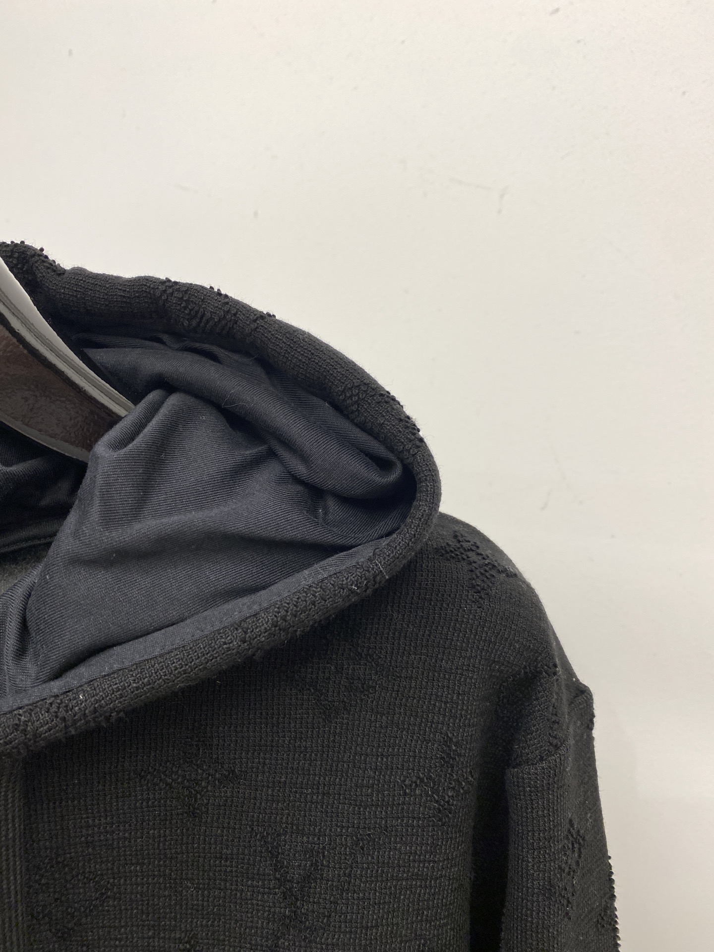 路易威登、2025新品卫衣，帅气时尚，顶级数码定位定织图案字母logo，简约百搭款。面料棉 不仅挺括，保