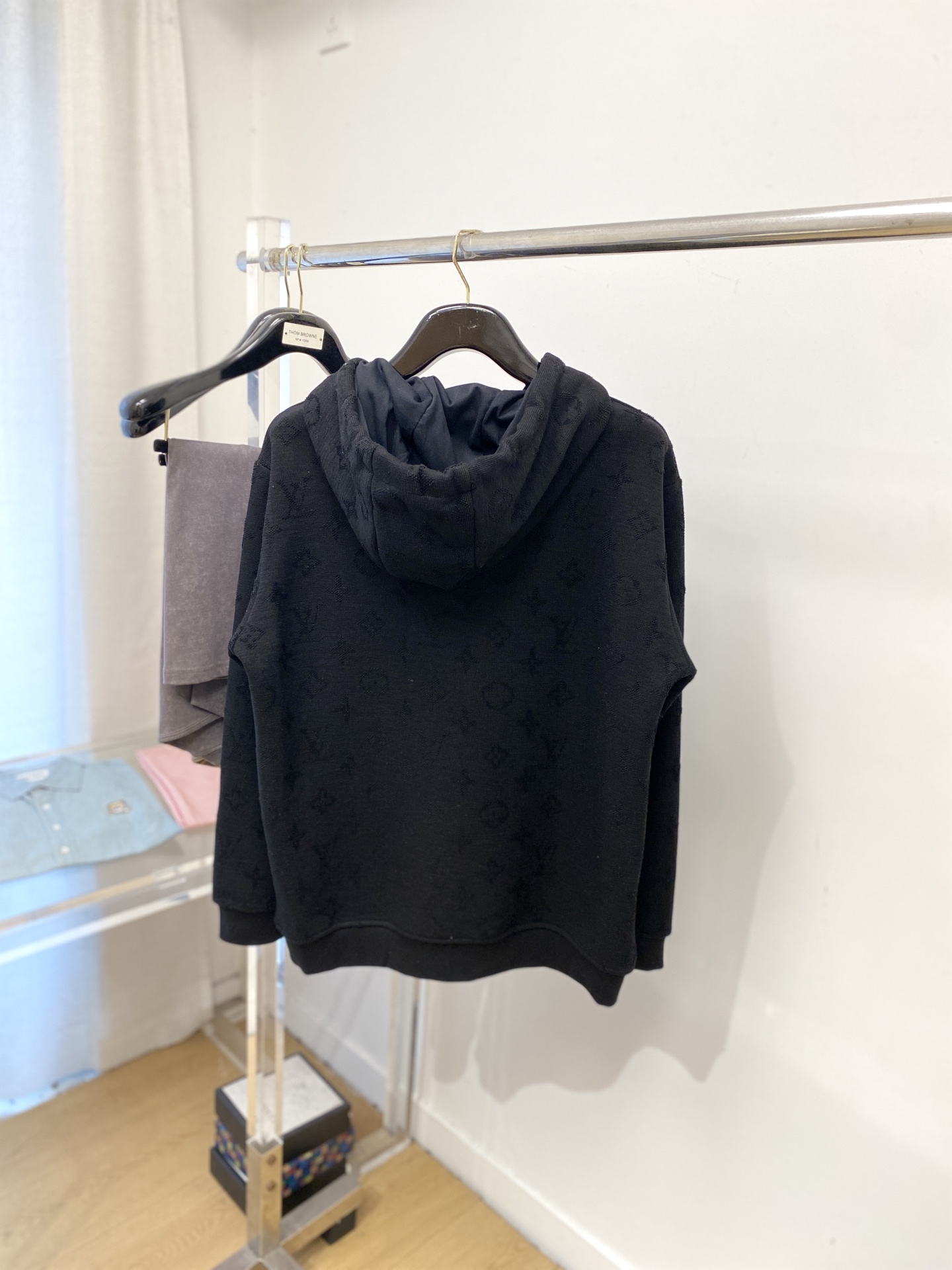 路易威登、2025新品卫衣，帅气时尚，顶级数码定位定织图案字母logo，简约百搭款。面料棉 不仅挺括，保