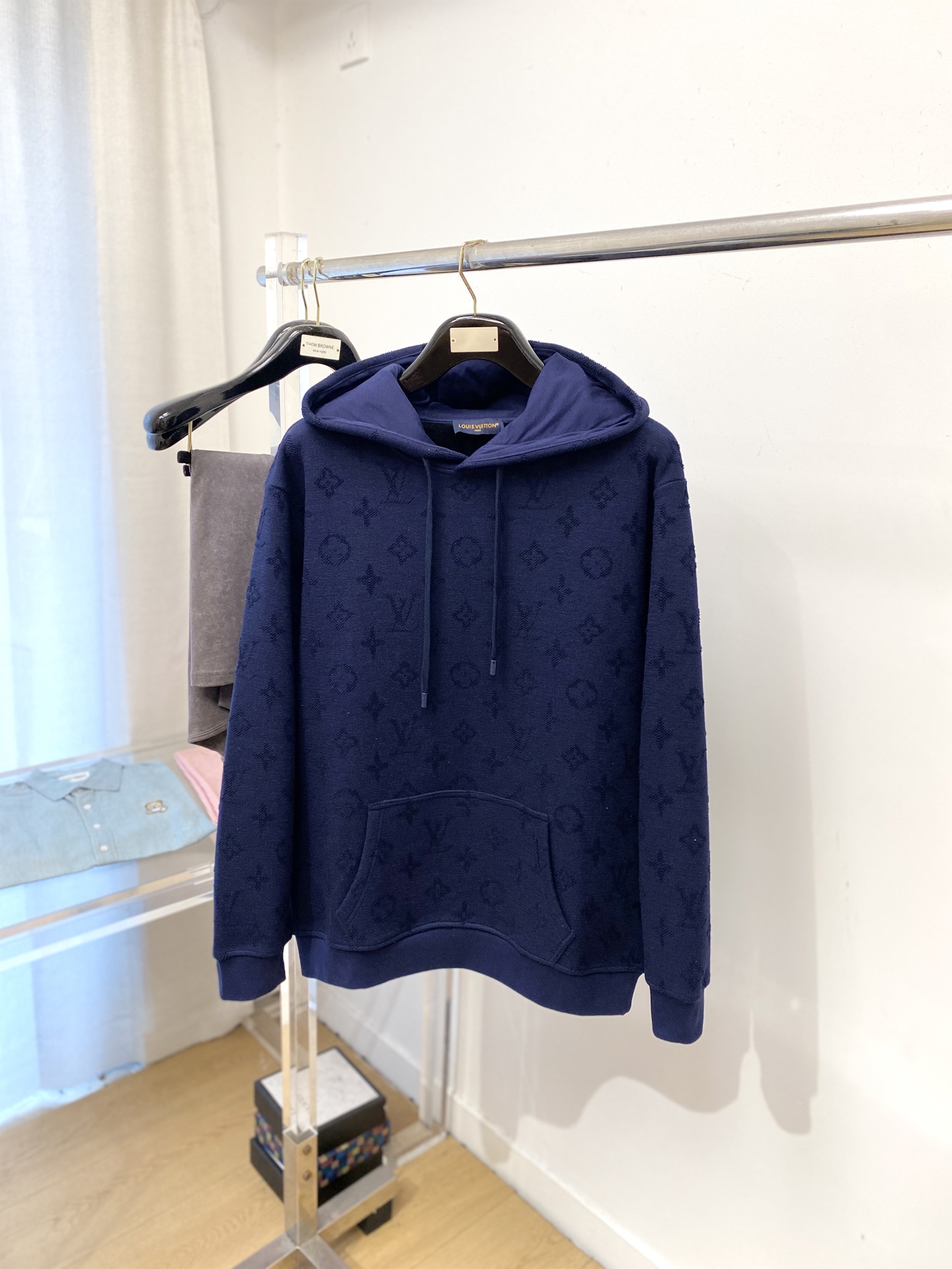 路易威登、2025新品卫衣，帅气时尚，顶级数码定位定织图案字母logo，简约百搭款。面料棉 不仅挺括，保