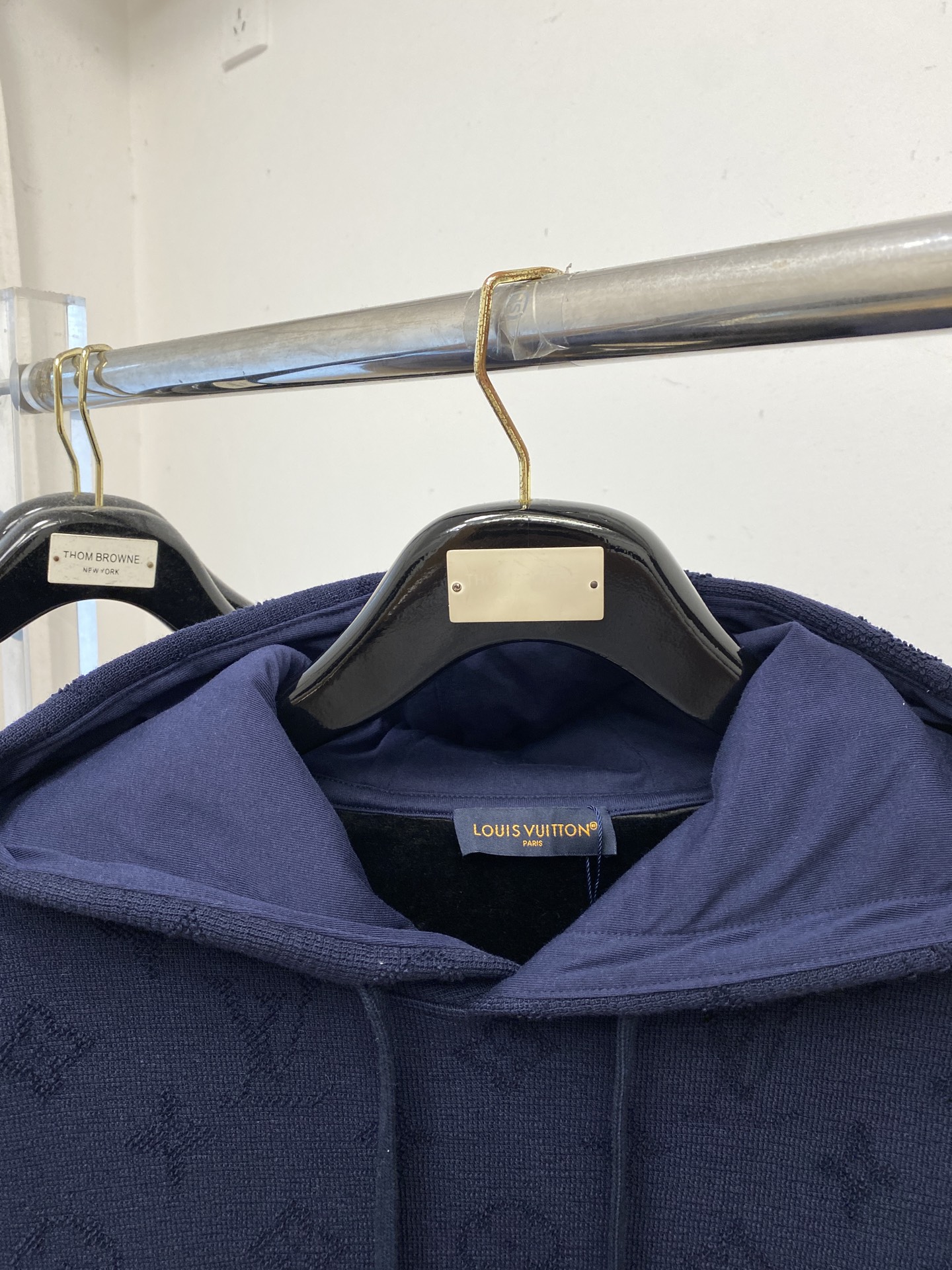 路易威登、2025新品卫衣，帅气时尚，顶级数码定位定织图案字母logo，简约百搭款。面料棉 不仅挺括，保