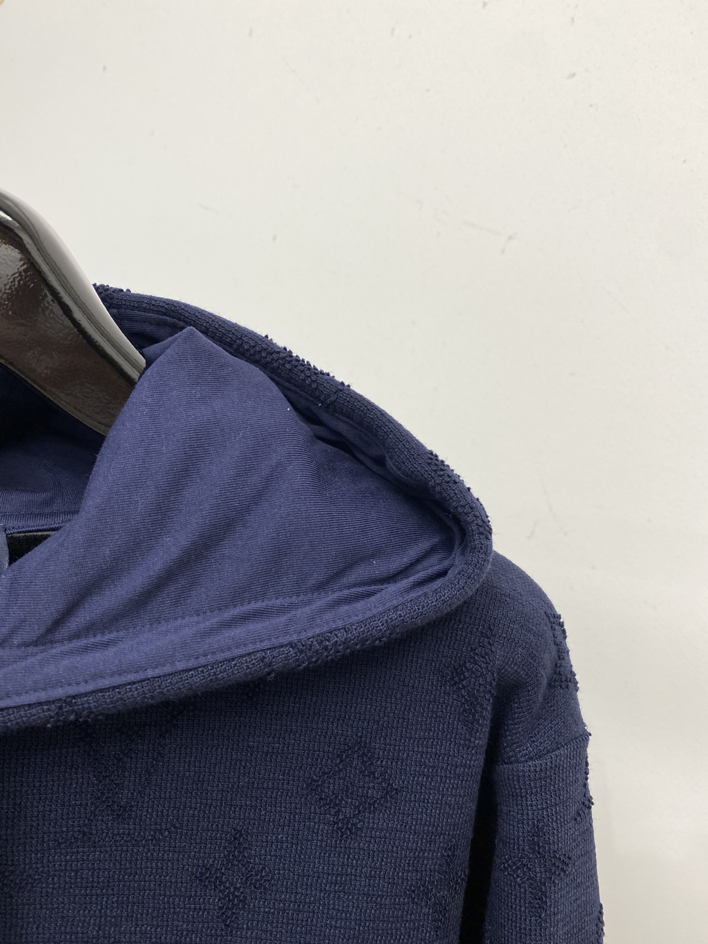 路易威登、2025新品卫衣，帅气时尚，顶级数码定位定织图案字母logo，简约百搭款。面料棉 不仅挺括，保