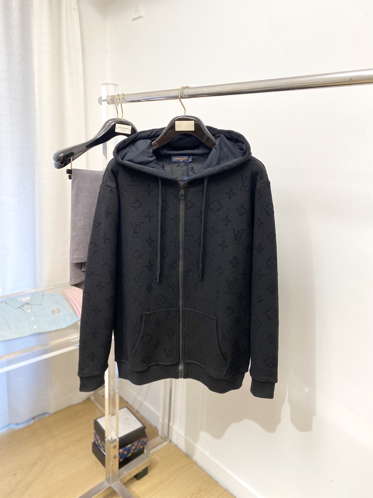 NO:596799,Louis Vuitton, 2025 new sweatshirt jacket, handsome and fashionable, top digital positioning custom-woven pattern letter logo, simple and versatile. The fabric cotton is not only crisp and maintains the trendy silhouette, but also comfortable to wear, the yarn is more delicate, size S-XL,, Louis Vuitton, hoodie, sweatshirts, jackets & coats, alexander wang19860909路易威登、2025新品卫衣外套,帅气时尚,顶级数码定位定织图案字母logo,简约百搭款.面料棉 不仅挺括,保持潮流的廓形,又穿着舒适,纱织更细腻,码数S-XL,,louis vuitton,hoodie,sweatshirts,jackets & coats,alexander wang,Men's clothing