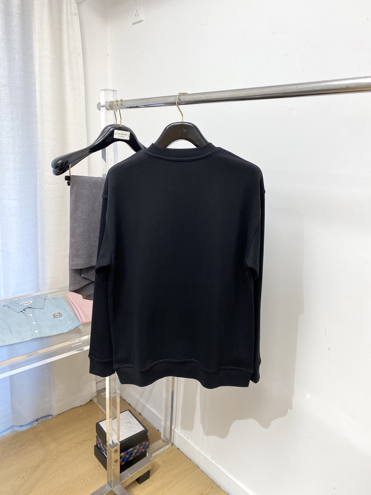 爱马仕、2025新品卫衣，帅气时尚，原版五金辅料logo，简约百搭款。面料棉 不仅挺括，保持潮流的廓形，