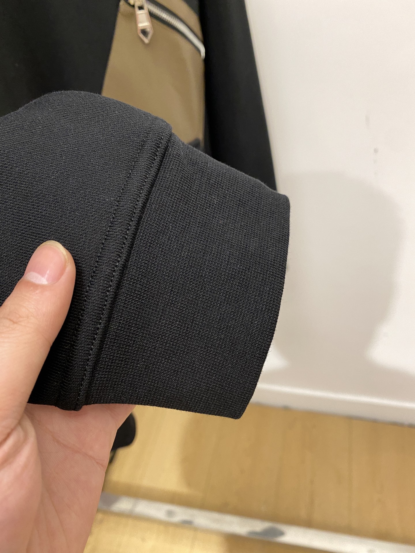 爱马仕、2025新品卫衣，帅气时尚，原版五金辅料logo，简约百搭款。面料棉 不仅挺括，保持潮流的廓形，