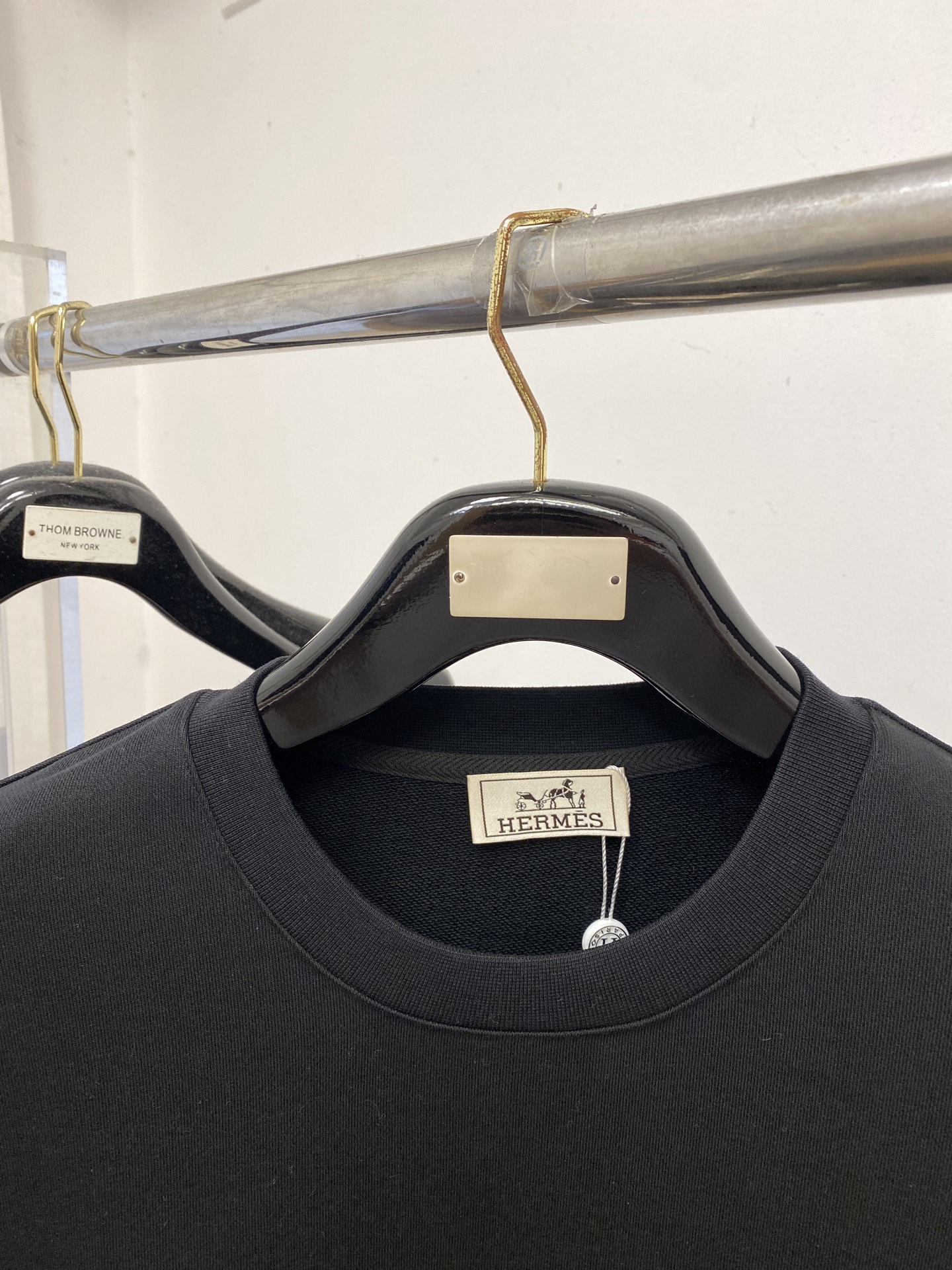 爱马仕、2025新品卫衣，帅气时尚，原版五金辅料logo，简约百搭款。面料棉 不仅挺括，保持潮流的廓形，