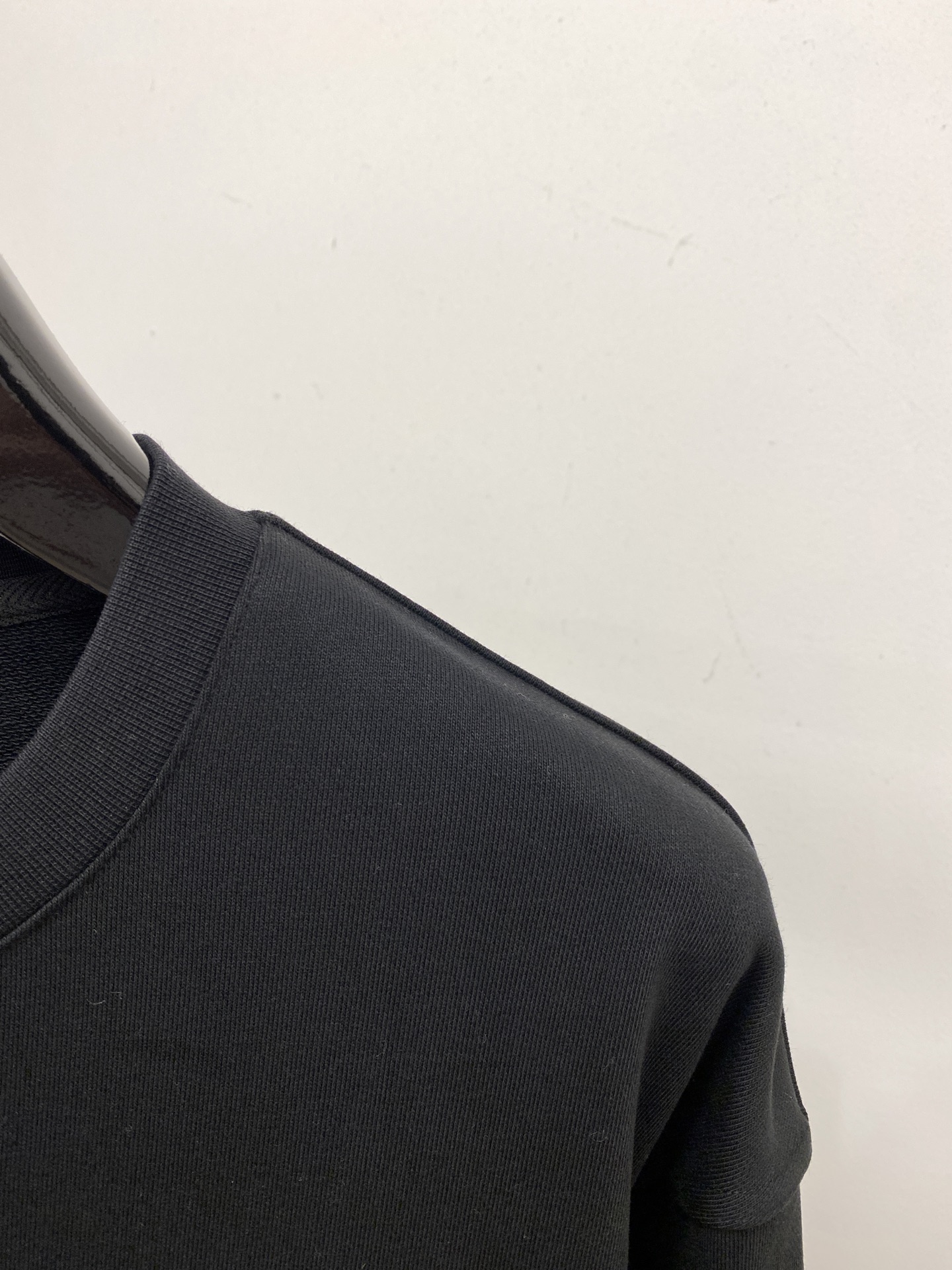 爱马仕、2025新品卫衣，帅气时尚，原版五金辅料logo，简约百搭款。面料棉 不仅挺括，保持潮流的廓形，