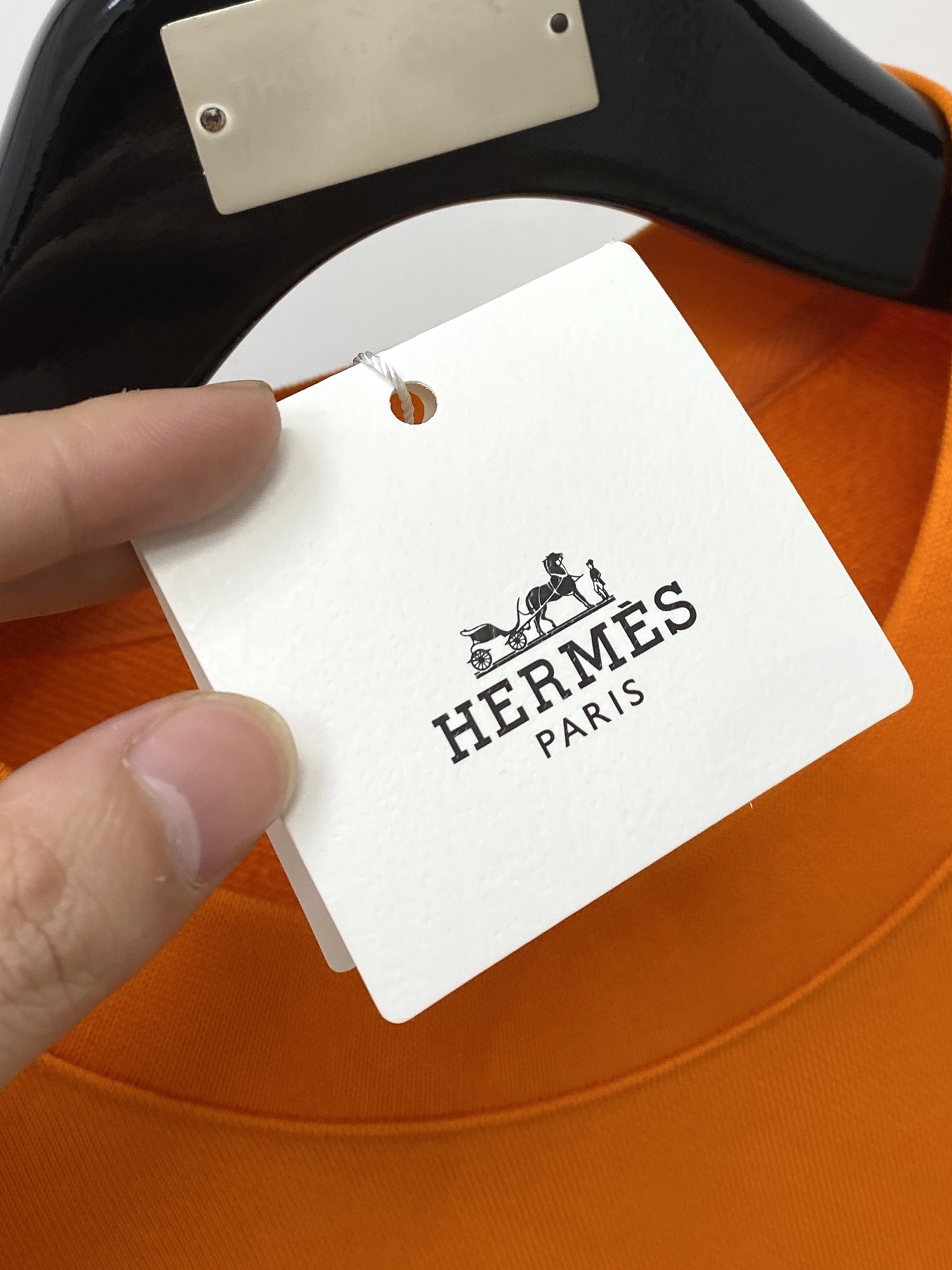 爱马仕、2025新品卫衣，帅气时尚，原版五金辅料logo，简约百搭款。面料棉 不仅挺括，保持潮流的廓形，