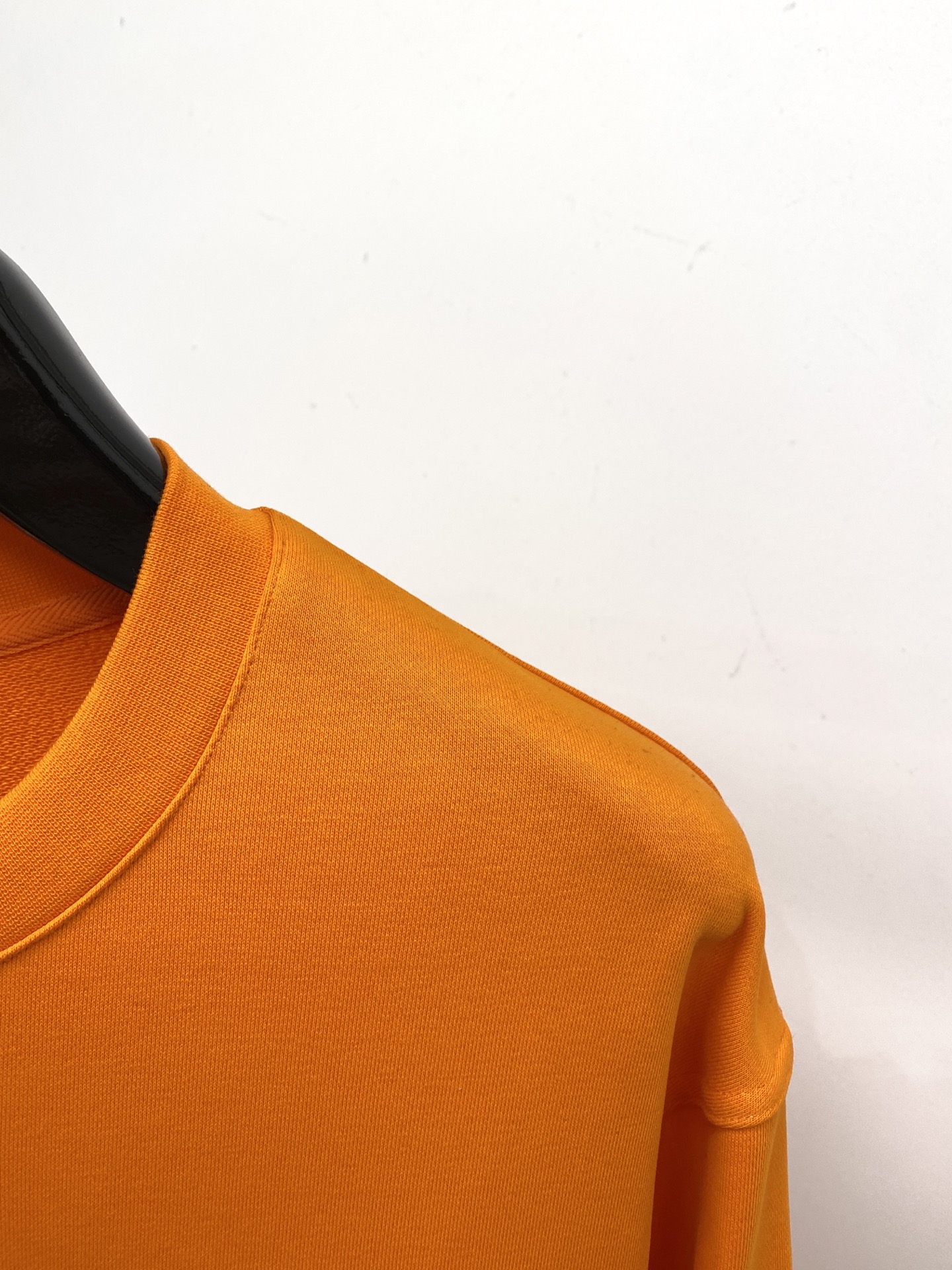 爱马仕、2025新品卫衣，帅气时尚，原版五金辅料logo，简约百搭款。面料棉 不仅挺括，保持潮流的廓形，