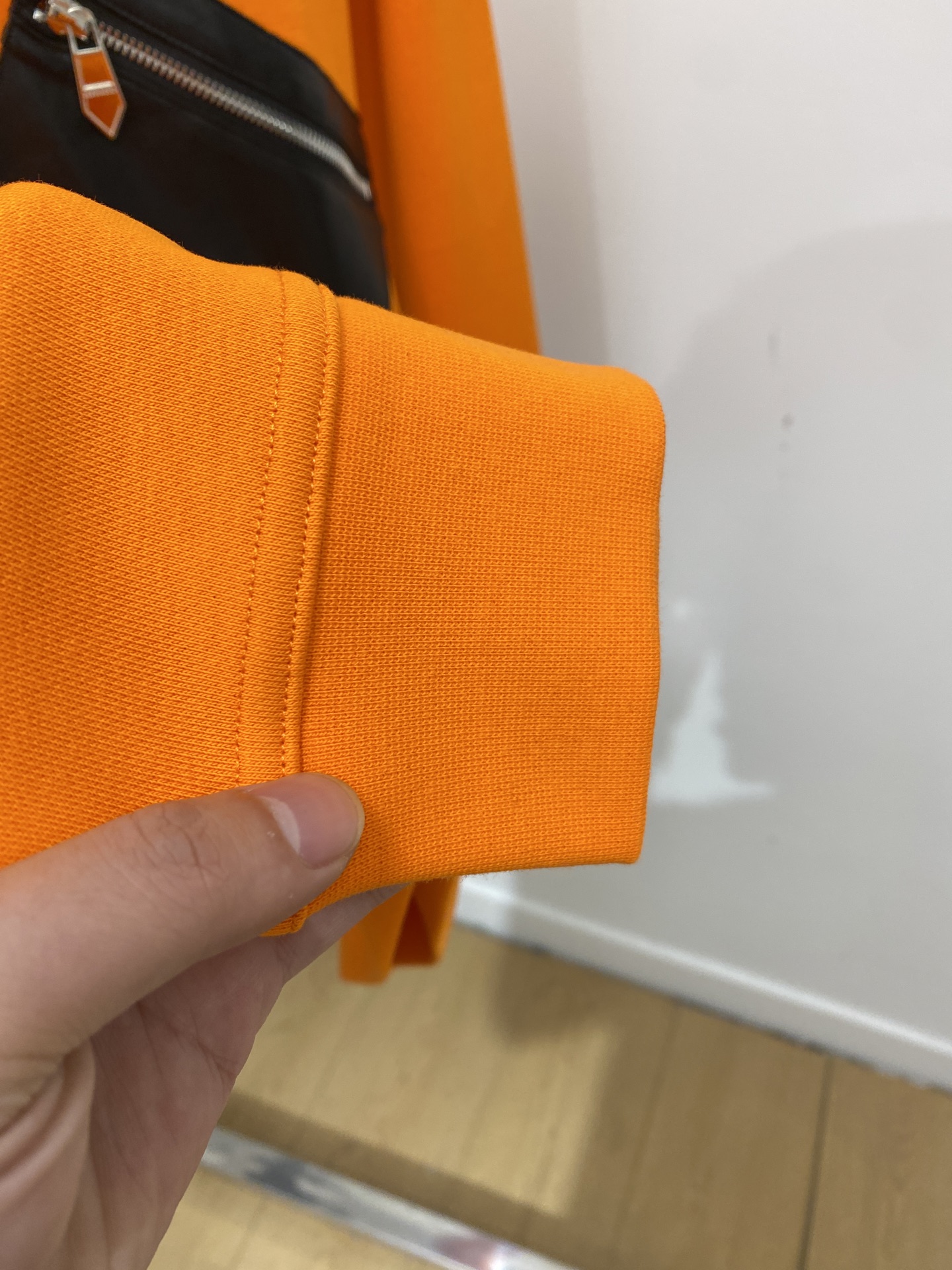 爱马仕、2025新品卫衣，帅气时尚，原版五金辅料logo，简约百搭款。面料棉 不仅挺括，保持潮流的廓形，