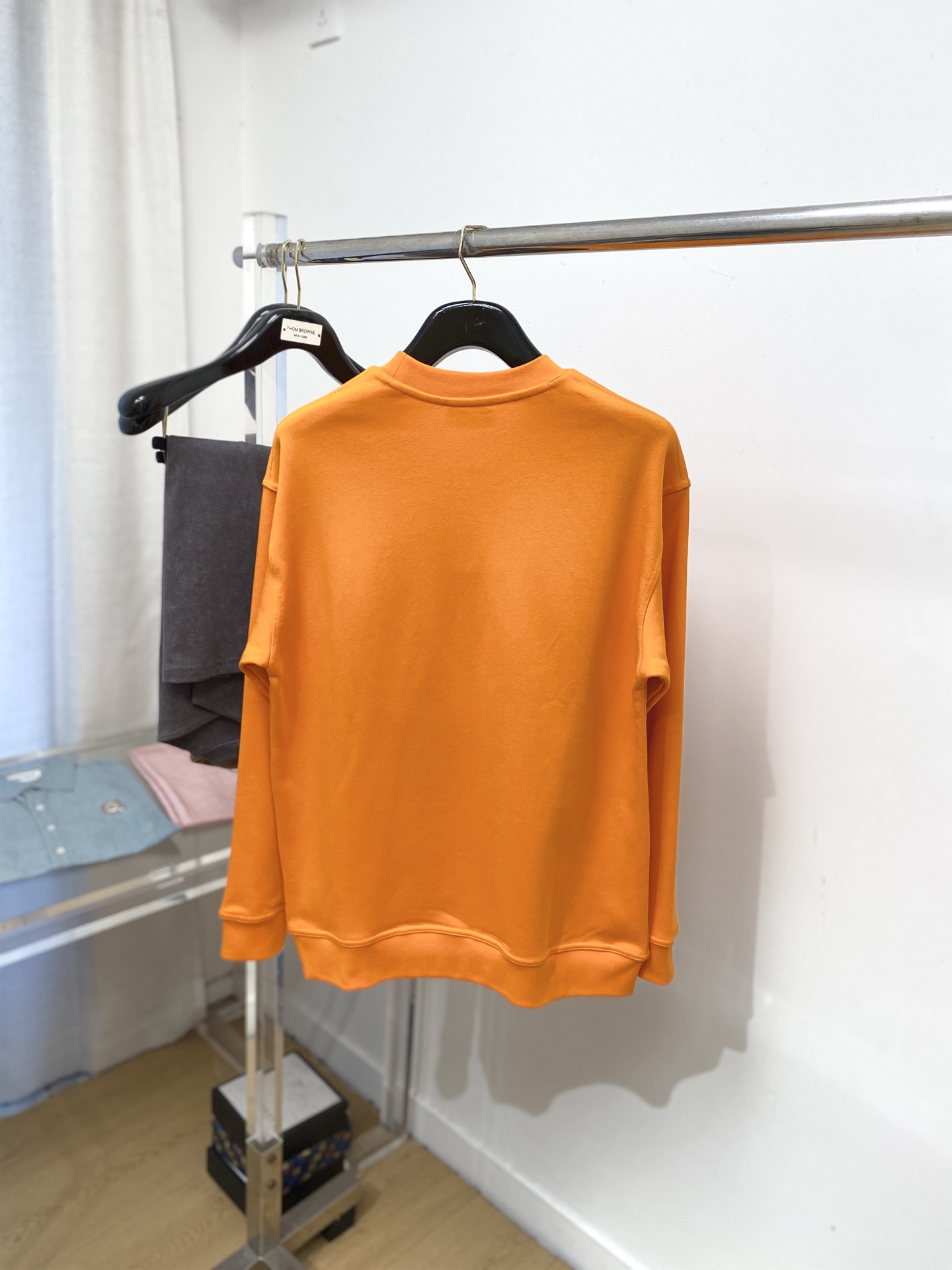 爱马仕、2025新品卫衣，帅气时尚，原版五金辅料logo，简约百搭款。面料棉 不仅挺括，保持潮流的廓形，