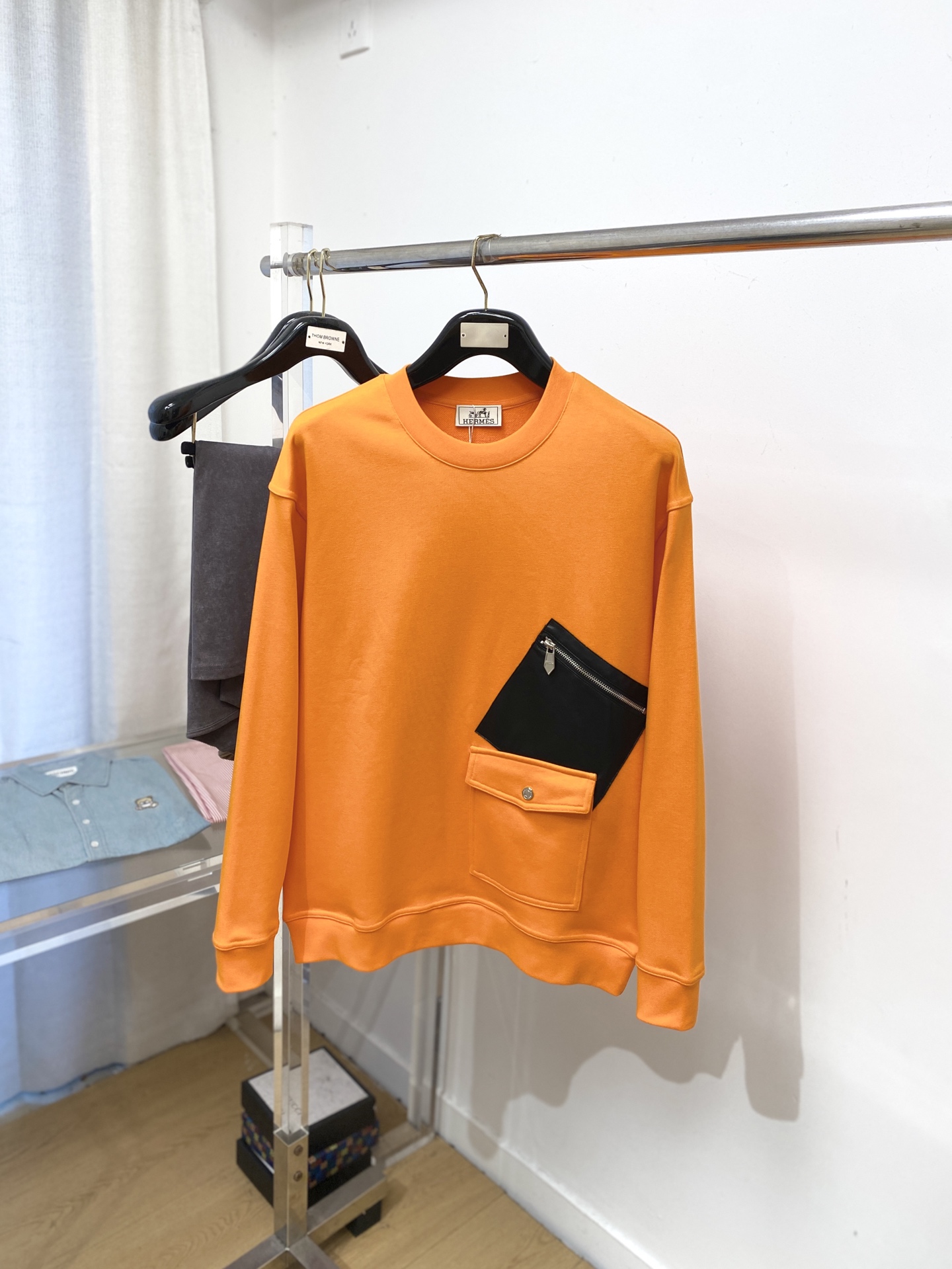 爱马仕、2025新品卫衣，帅气时尚，原版五金辅料logo，简约百搭款。面料棉 不仅挺括，保持潮流的廓形，